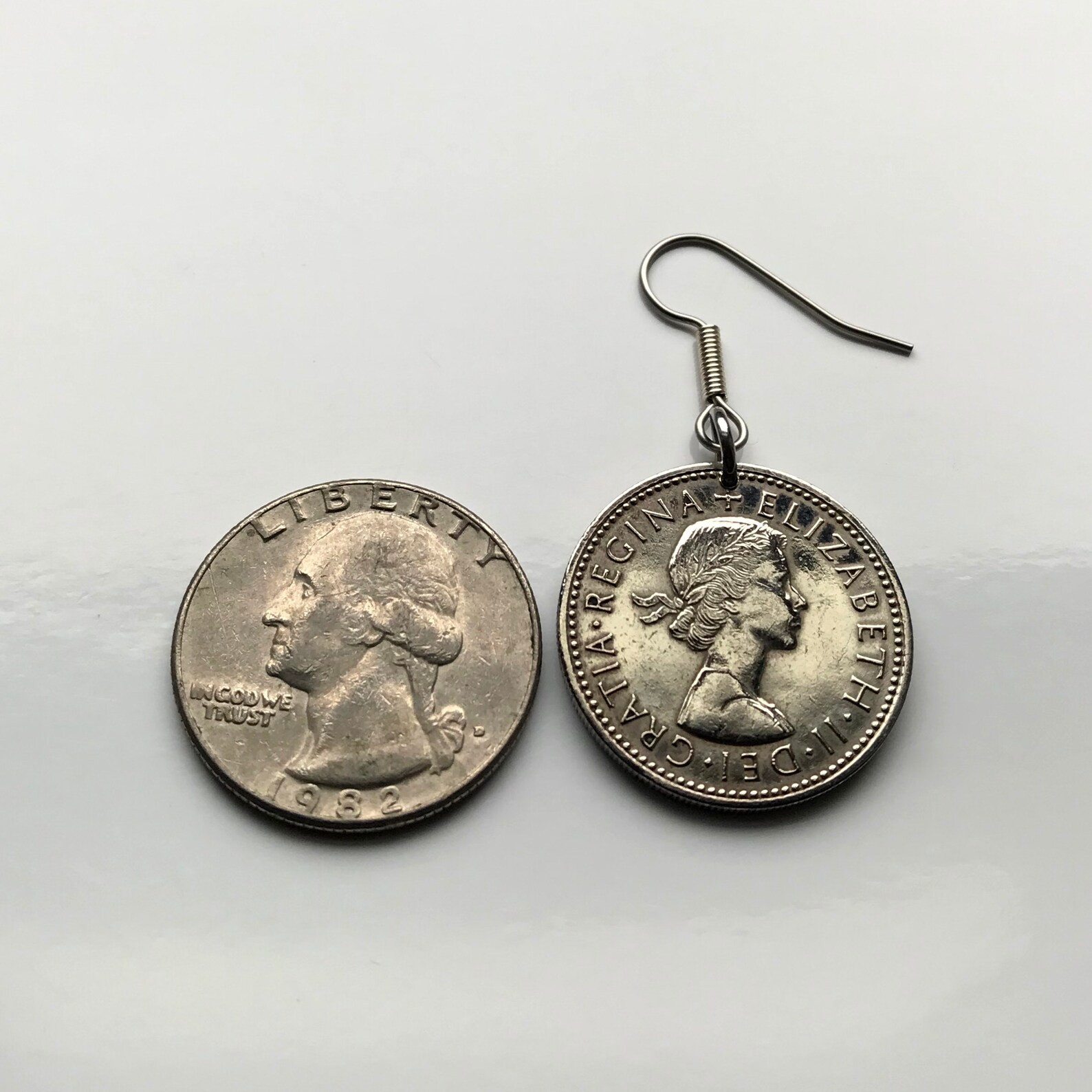 1962 England UK 1 Shilling coin earrings English shield 3 lions London e000404