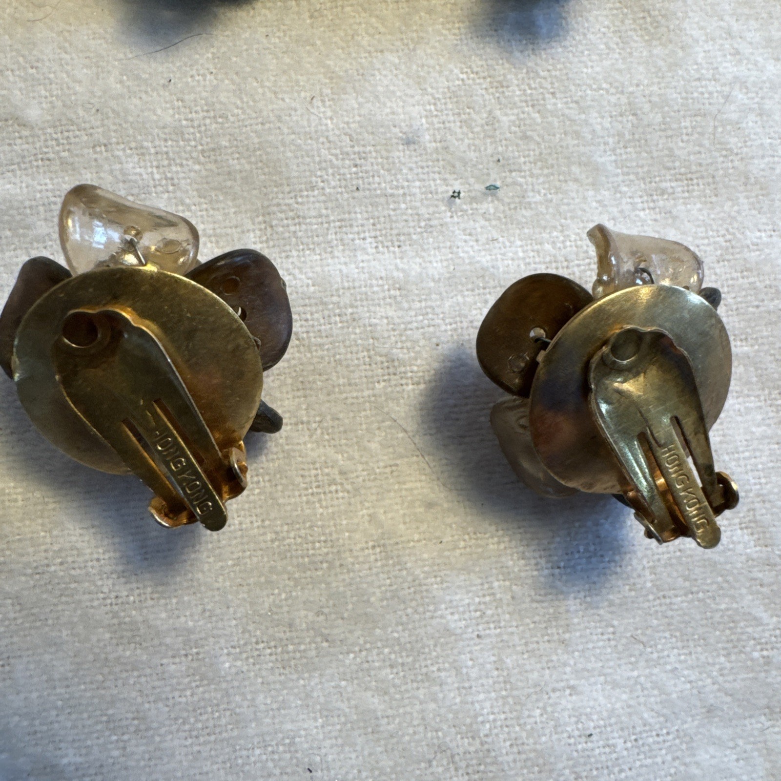 2 Pr Vtg 50’s Gold Tone & Green Cluster Bead Clip on Earrings Japan Hong Kong