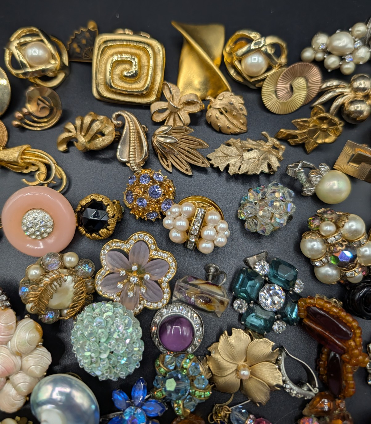 Large Lot of Vintage Singe Earrings For Crafts Aprox 2.5 lb