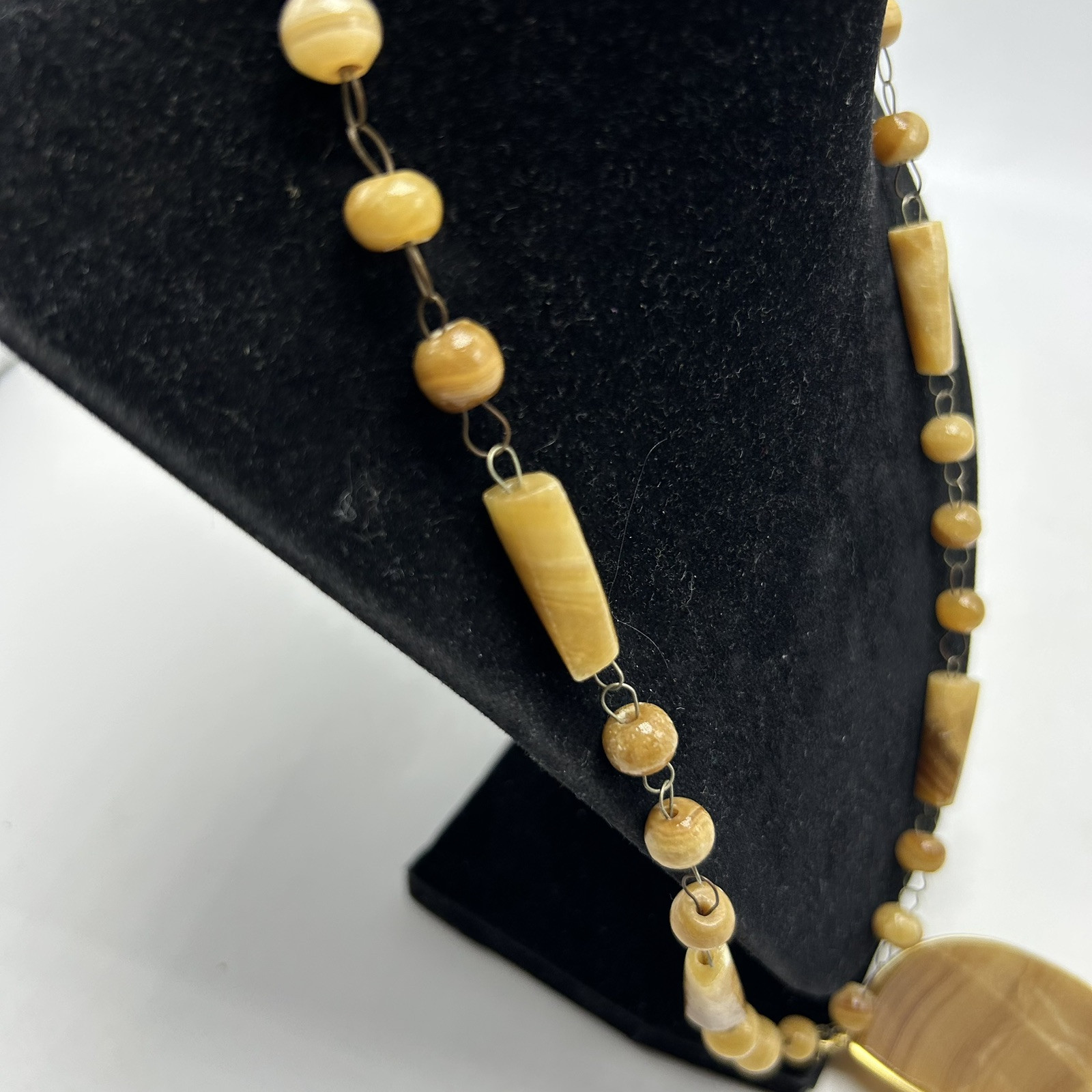 Agate Necklace Quartz Genuine Stone Sun Carved Bead 24″ VTG Boho Chic 70’s Beige