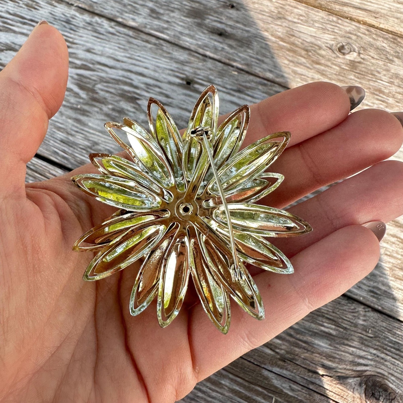 Vintage Jewelry Gold Tone Flower Brooch Pin
