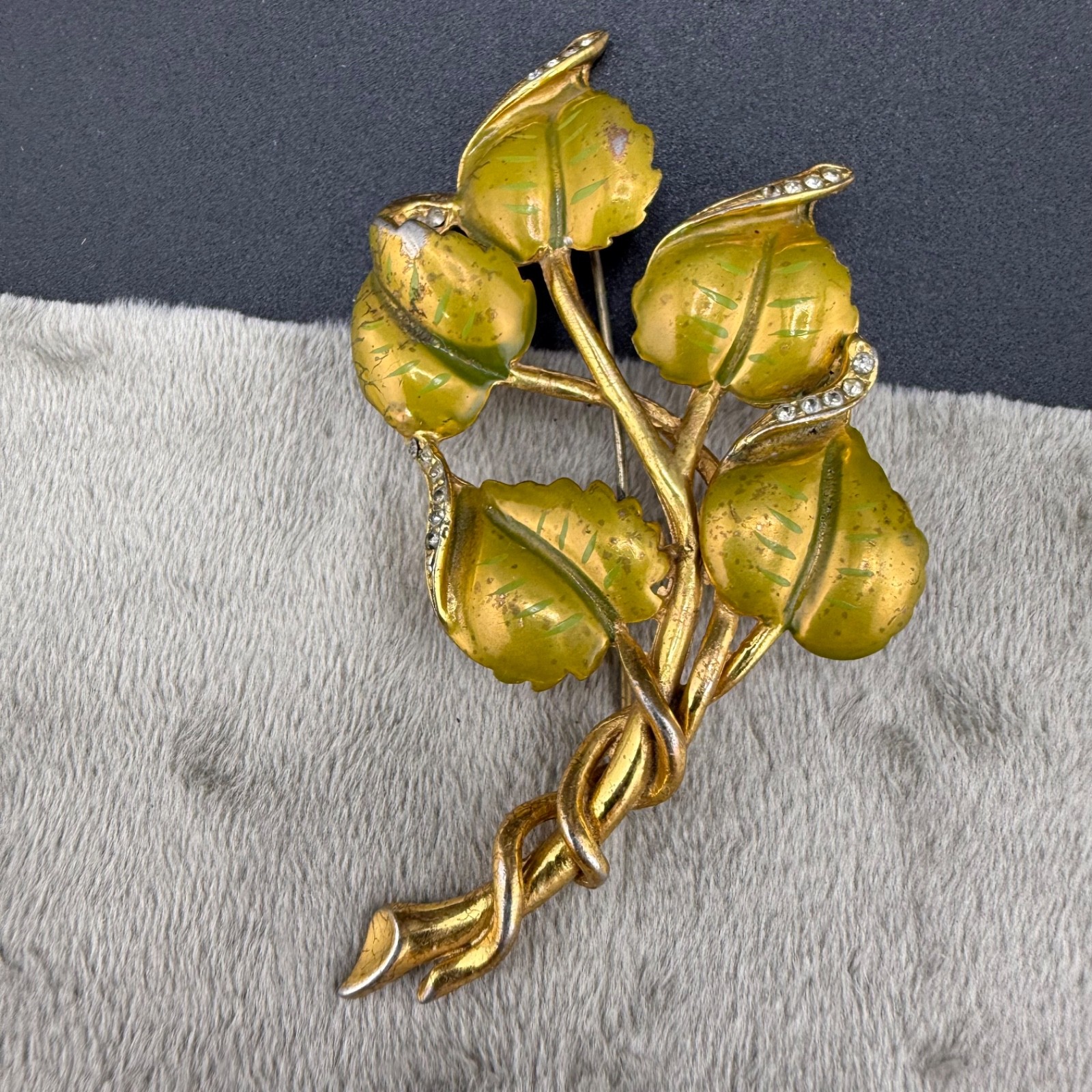 Vintage Unsigned Derosa Brooch Gold Tone Enamel Leaf Nature Vine
