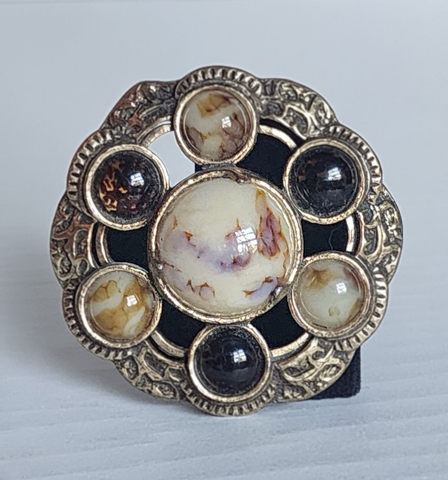 VTG Miracle Scottish Style Brooch Gold Tone Faux Agate Cabochon Celtic Jewelry