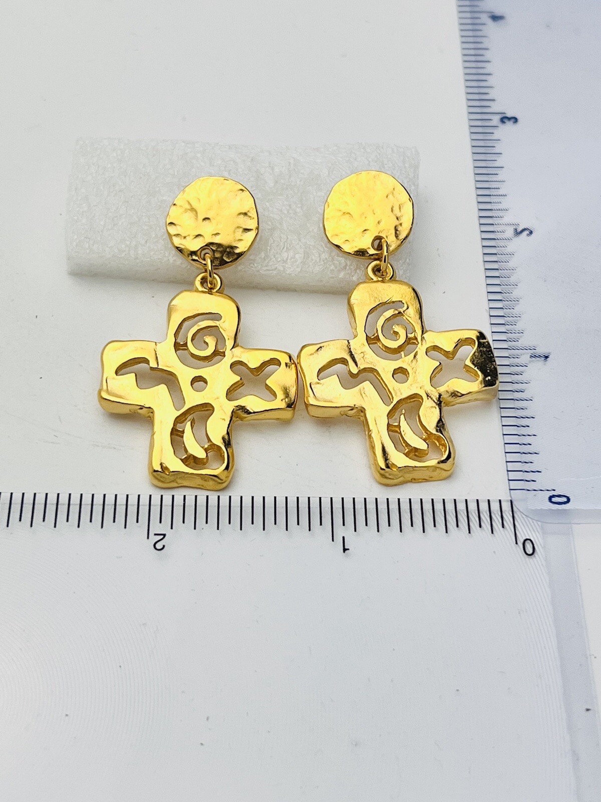 Vintage 1980-1990s Gold-Tone Pierced Cutout Cross Dangle Earrings New