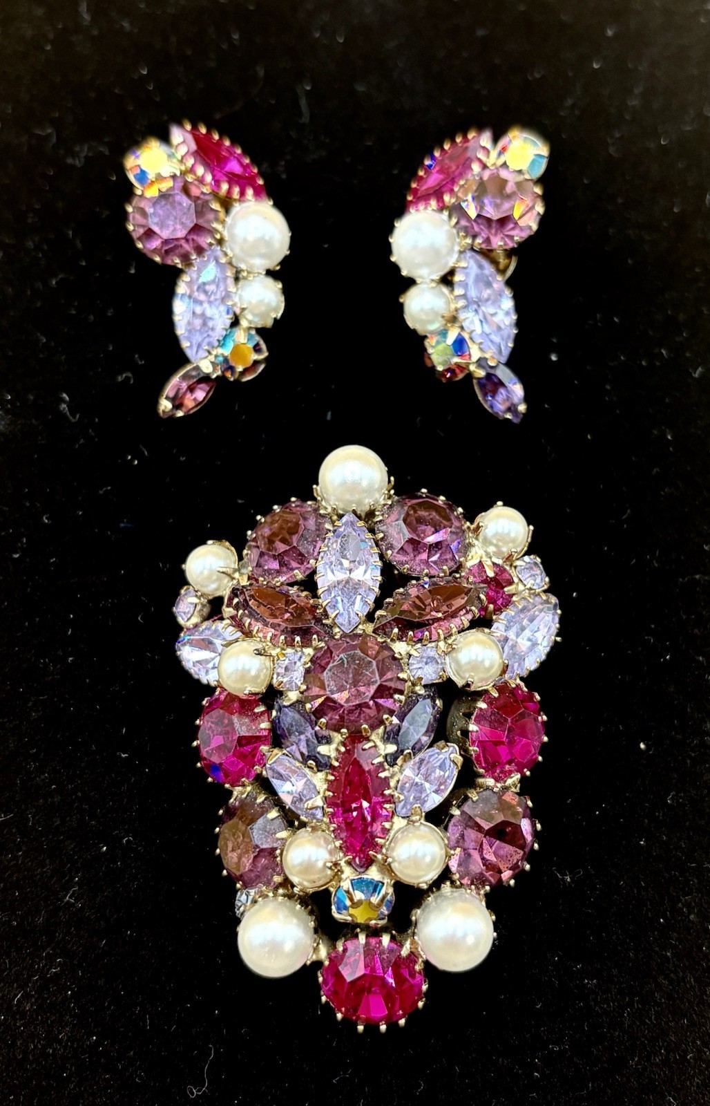 Vintage Mid Century Purple Rhinestone Pearl Brooch Clip Earrings Parure Set