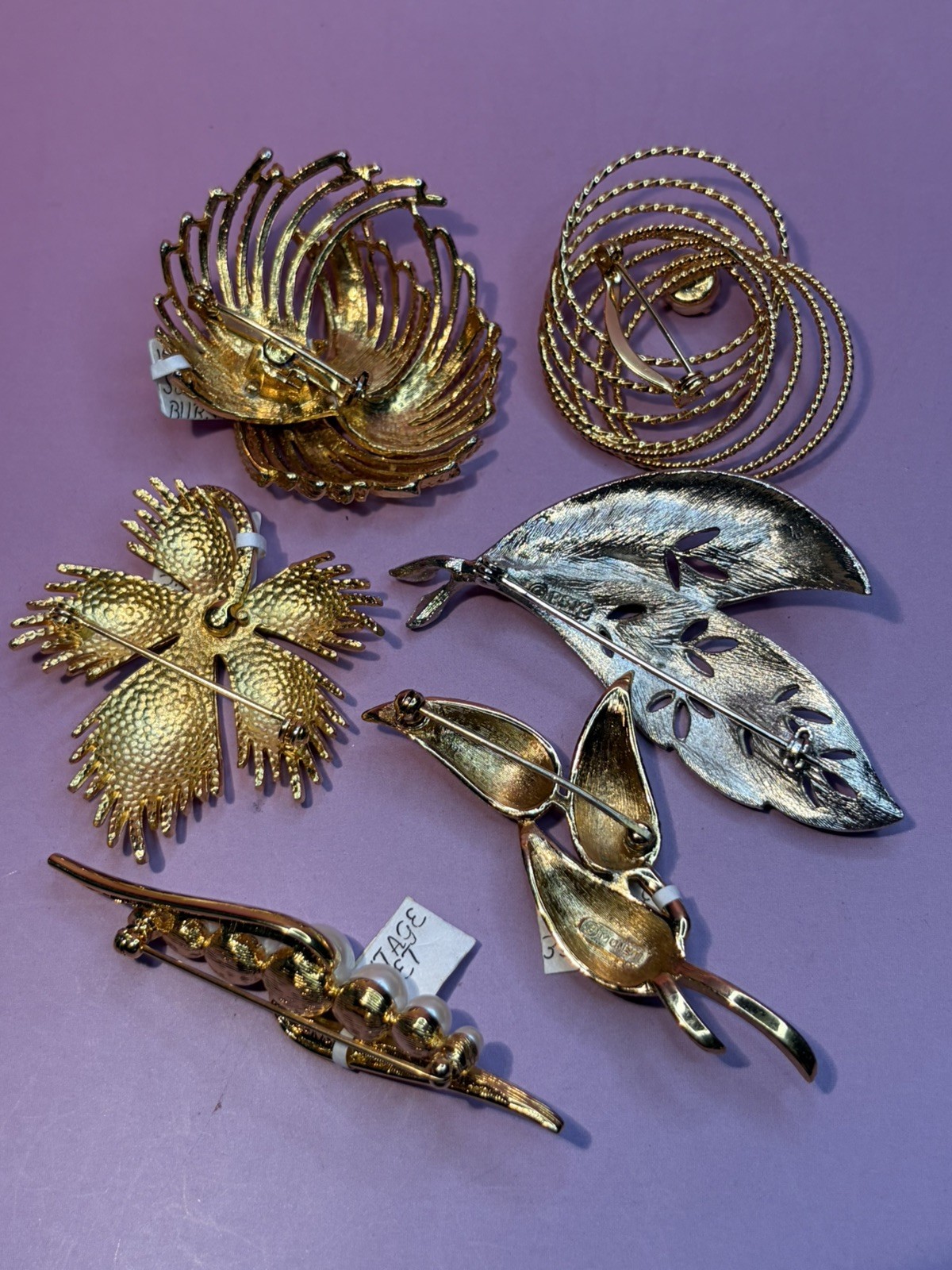 CLEARANCE 65+ Luxury Lot of Vintage and Used Brooches/pendants several Signed