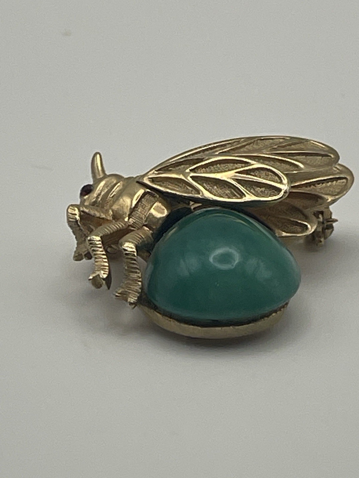 Vintage Marvella Gold Tone Bee Brooch Green Faux Jade Cabochon Signed
