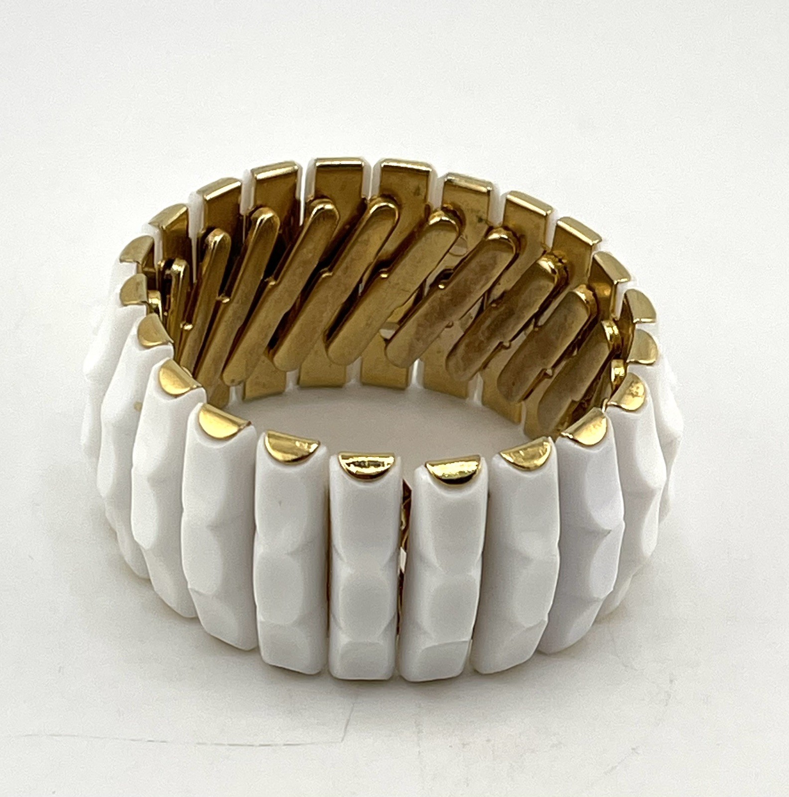 VTG 1960s Monet/ Hong Kong Expansion Bracelet Accordion Segmented white Lucite