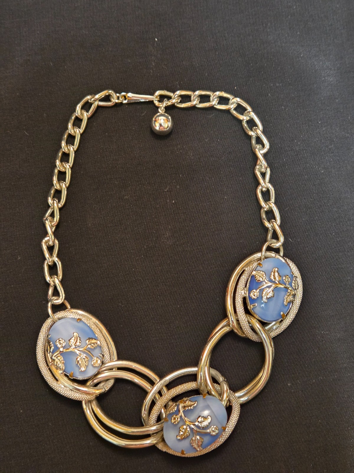 VNTG SILVER TONE TWISTED LARGE LINK BLUE LUCITE CABOCHON NECKLACE & BRACELET SET