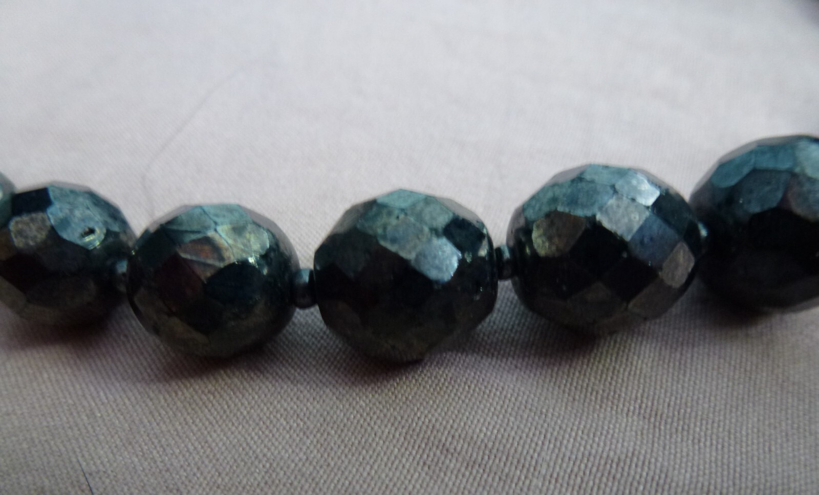 Vintage Irridescent Graduated Dark Grey Crystal 35″ Necklace