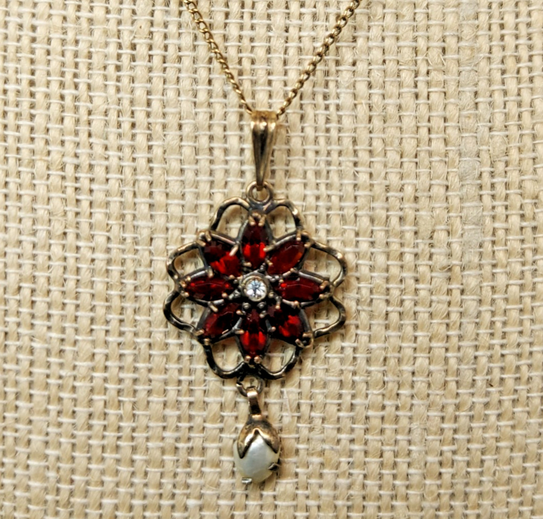 Vintage AMCO Victorian Style 1/20 14k Gold Filled Garnet Red Pendant Necklace