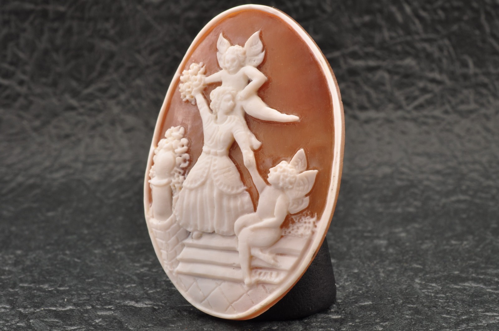 Vintage oval shell cameo, “Girl and angel”, (45.5ct) sign by artist with case.