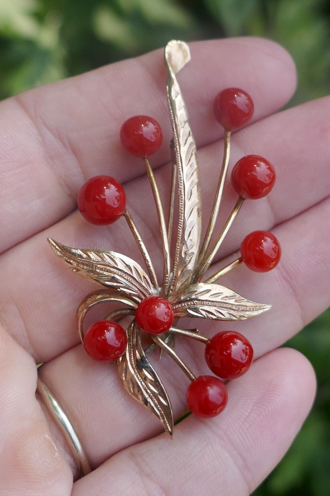 Vintage 10kt+ Rose Gold & 6.4mm Coral Pin / Brooch – 8.6g.