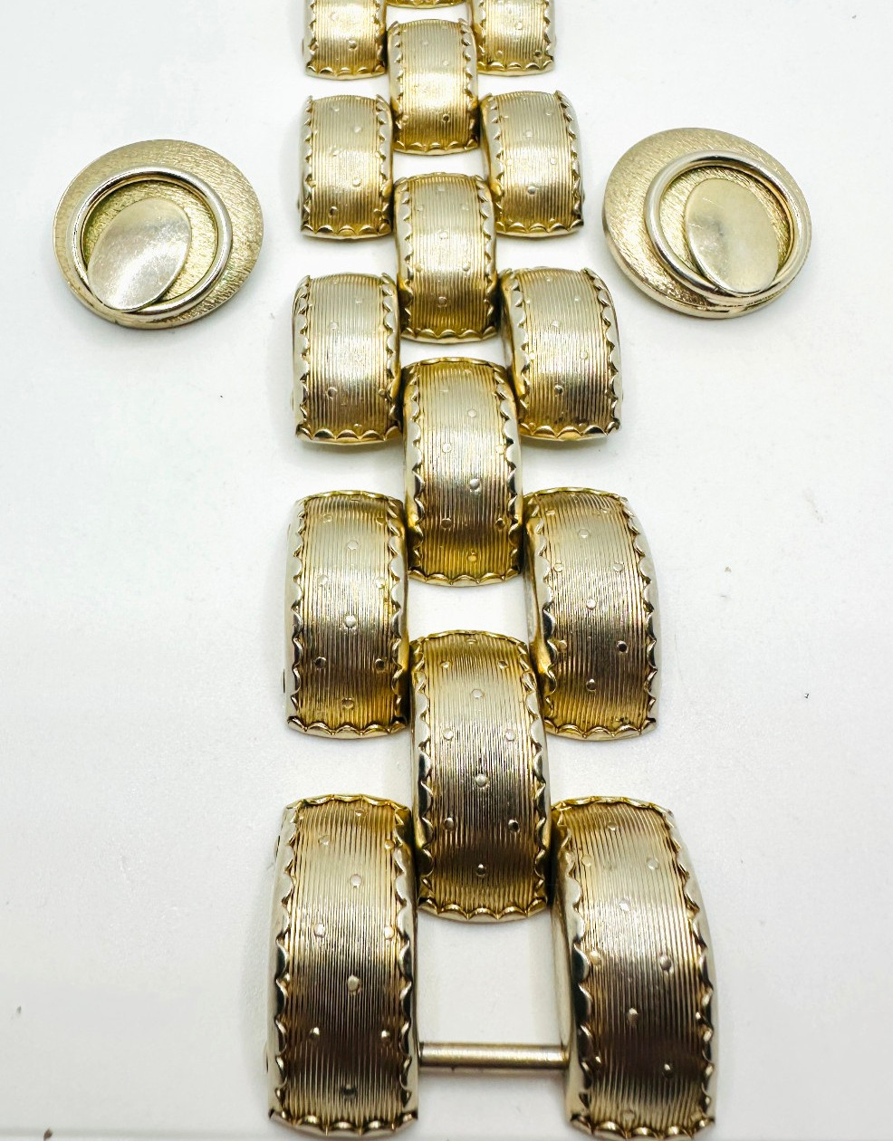 Lot VTG Chunky 1960’s Textured Brushed Gold Tone Dome Link Bracelet & Earrings