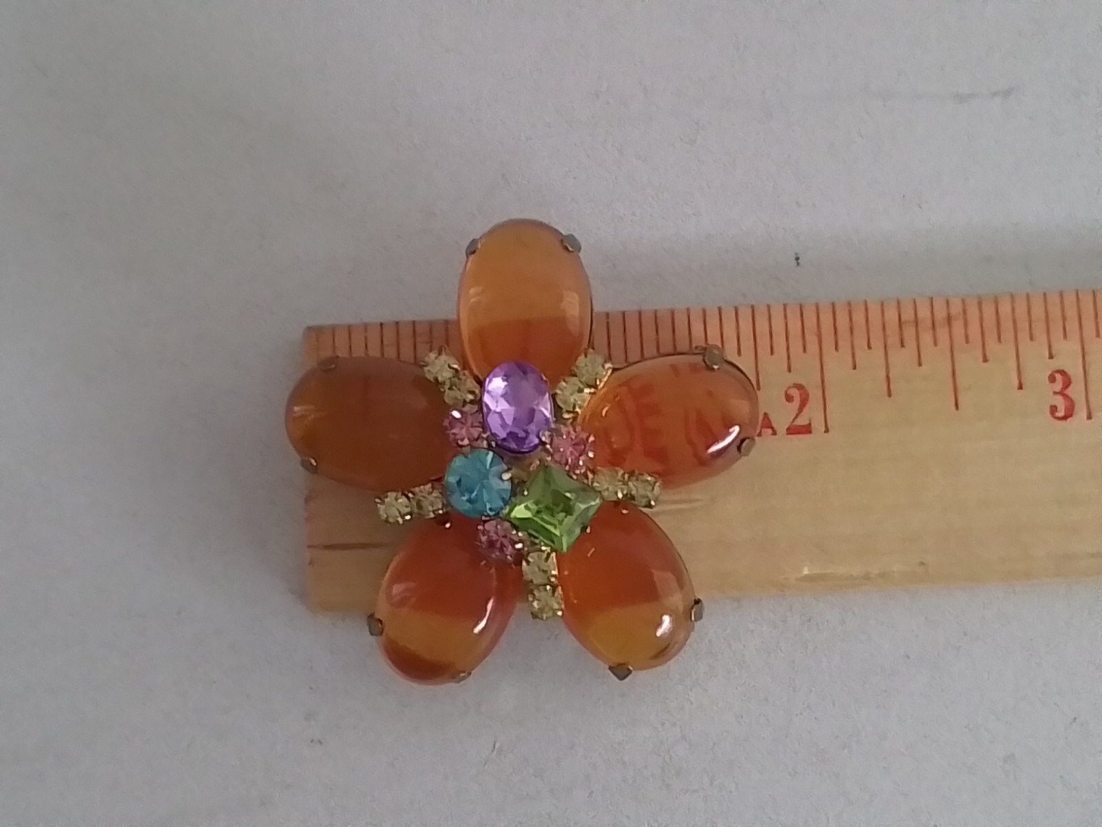AMBER CABOCHON PASTEL RINESTONE BROOCH GLOWS UNDER BLACKLIGHT