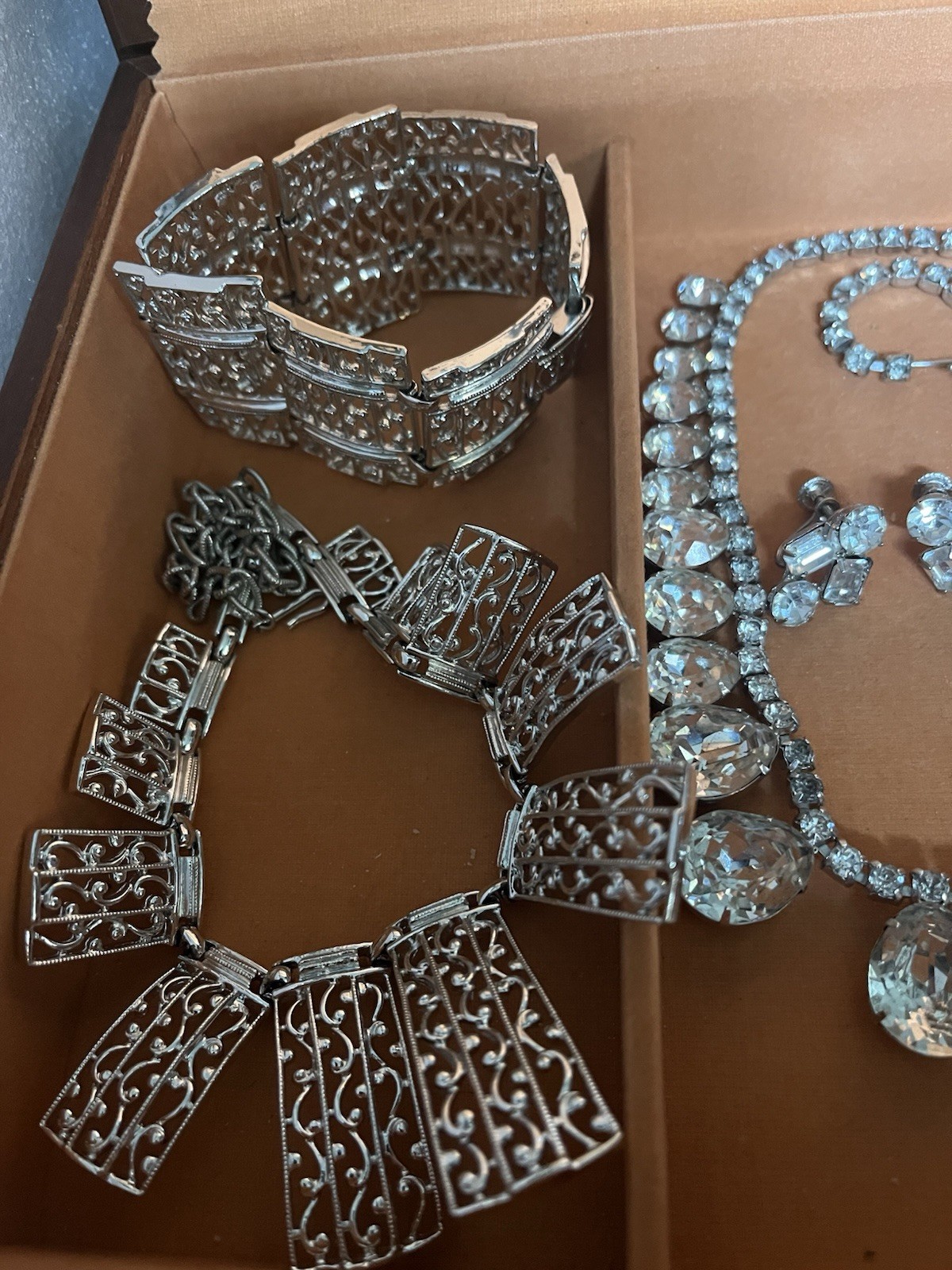 VINTAGE JEWELRY- ESTATE FIND-GOLD & SILVER TONE Lot Of 18! Oscar De la Renta 🔥
