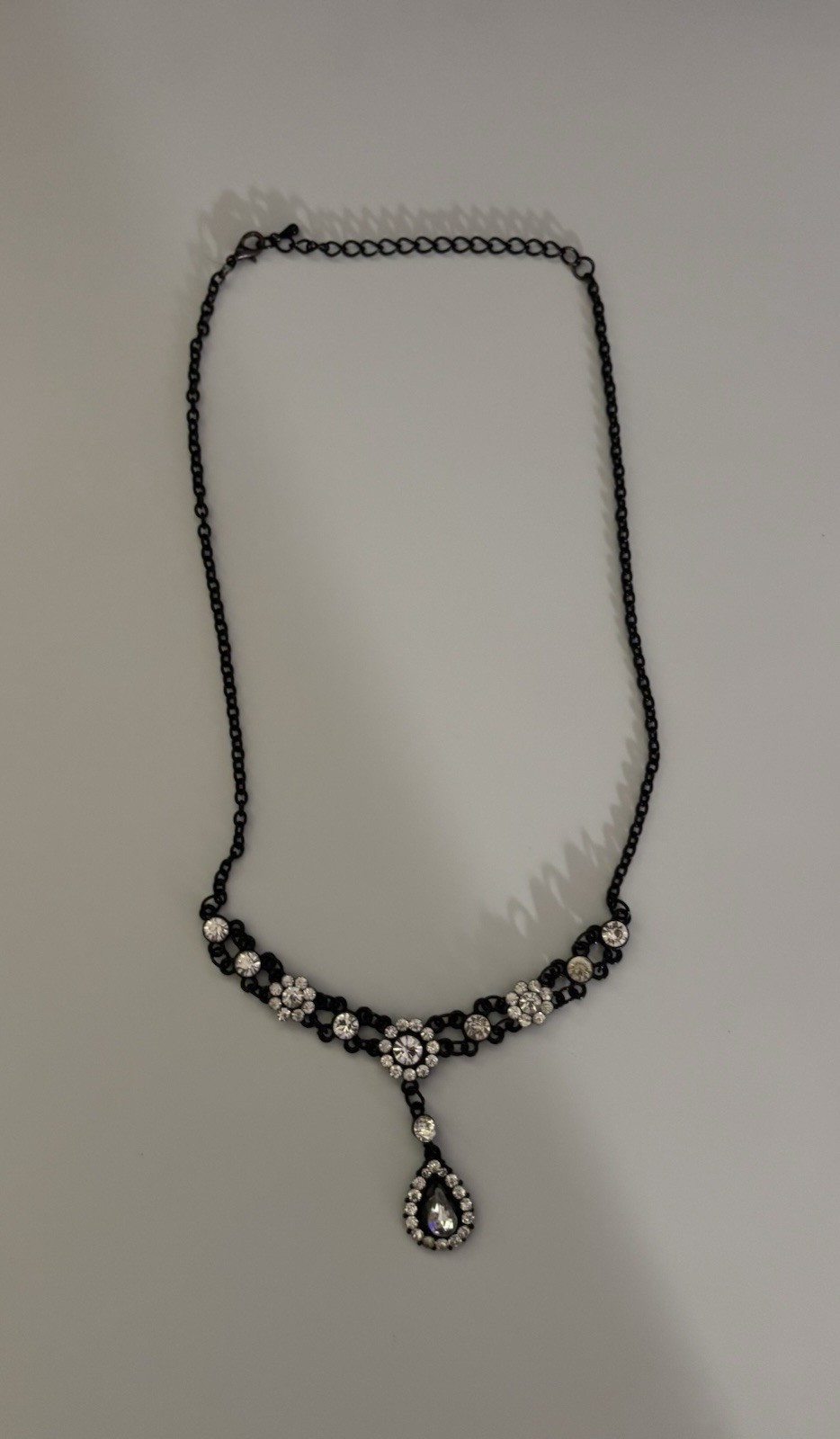 Rhinestone Flower Stunning Neckless. Perfect For Any Occasion
