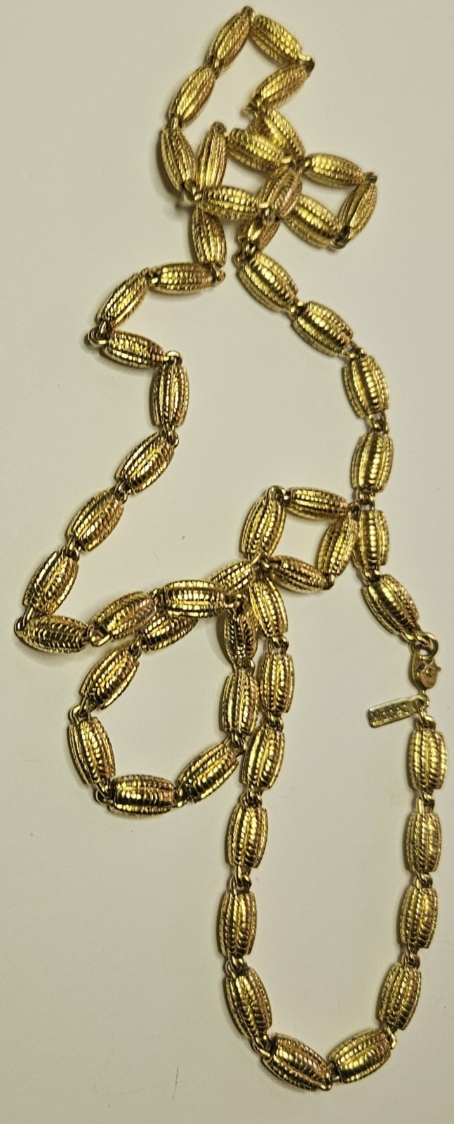 BEAUTIFUL VINTAGE 1980’S SIGNED MONET GOLD-TONE CORN COB 30″ NECKLACE