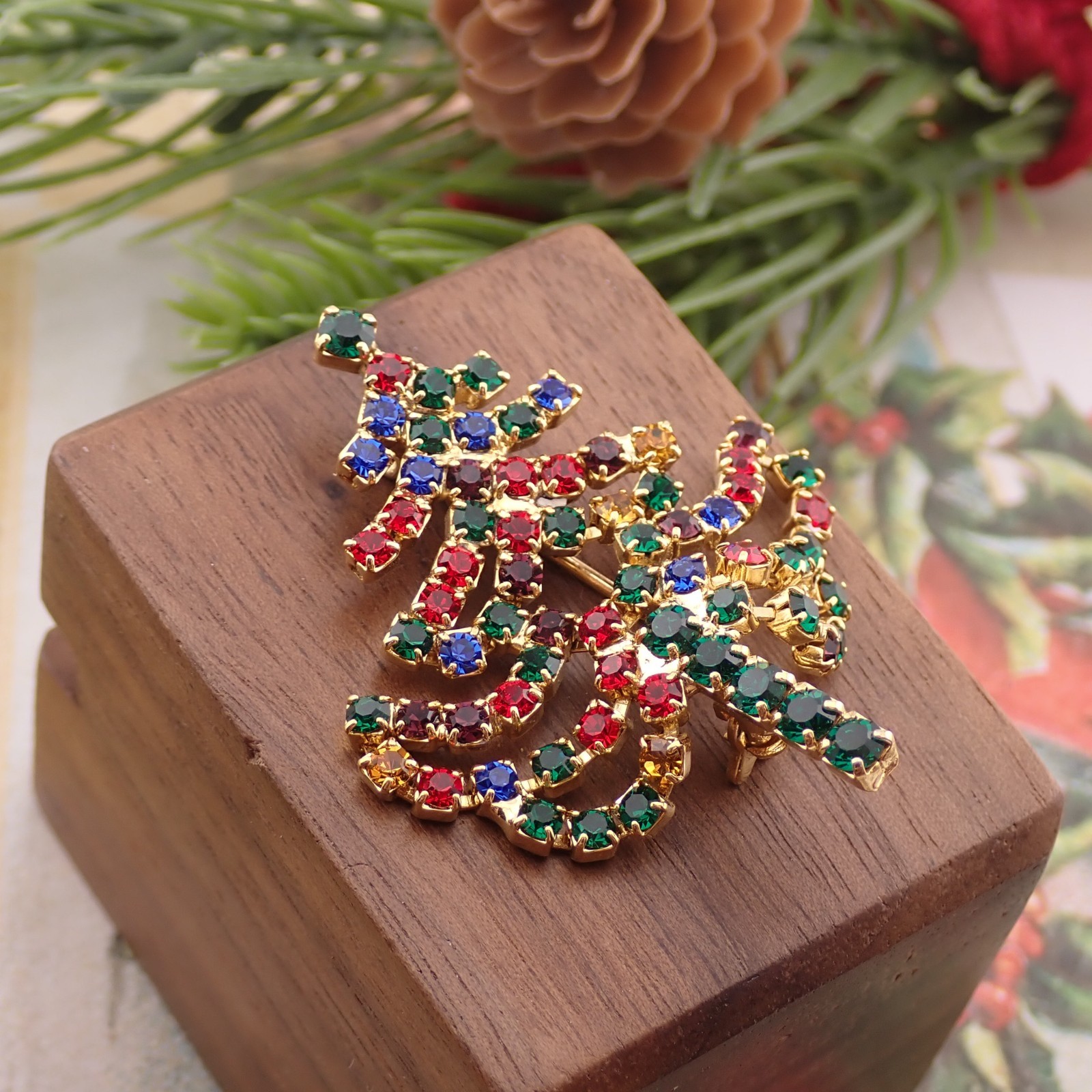 VTG 1990’s Dangling Christmas Tree Multicolor Rhinestone 1 5/8″ Prong Set Pin