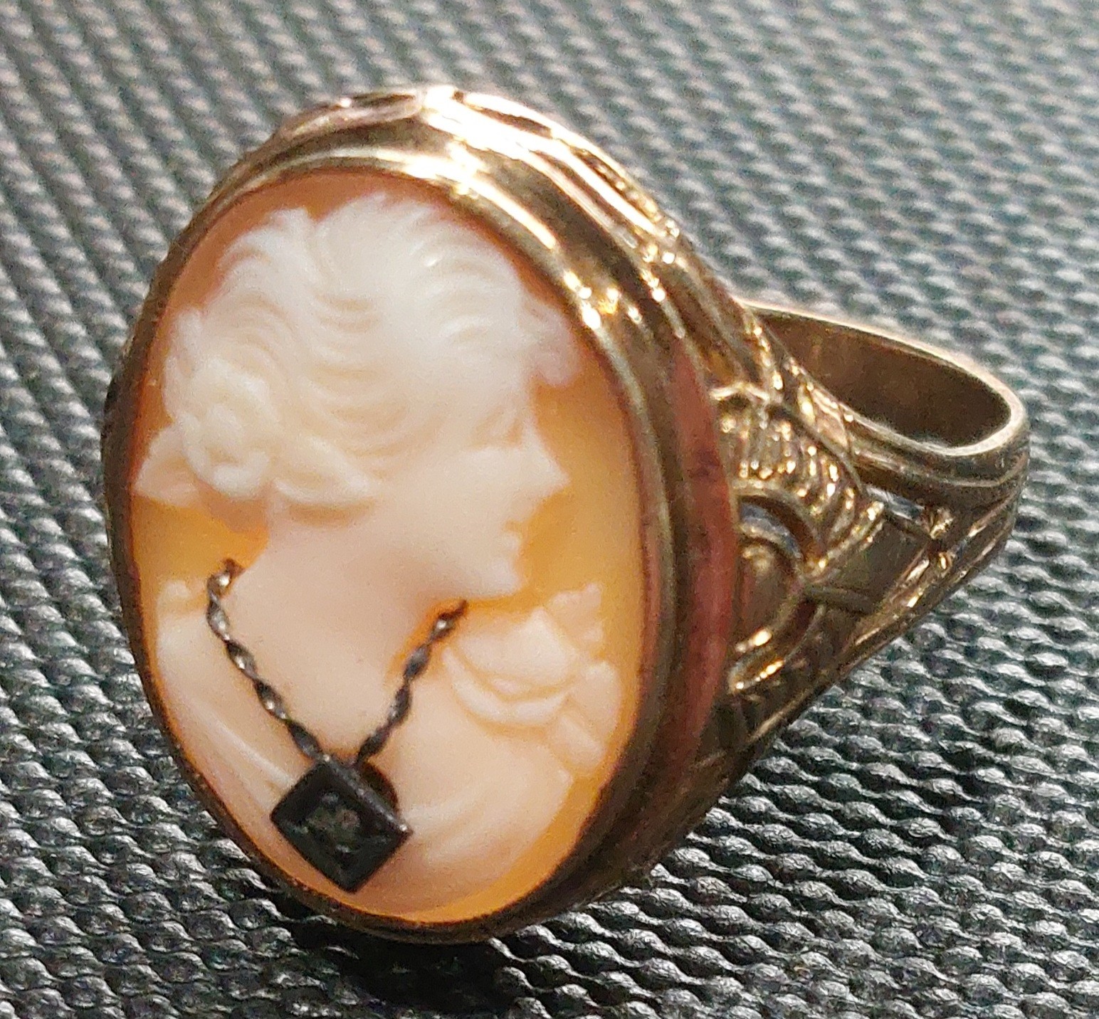 ViNtAge Estate Jewelry SOLID 14k Yellow GOLD Cameo Ring 3Grams Size 7, Excellent