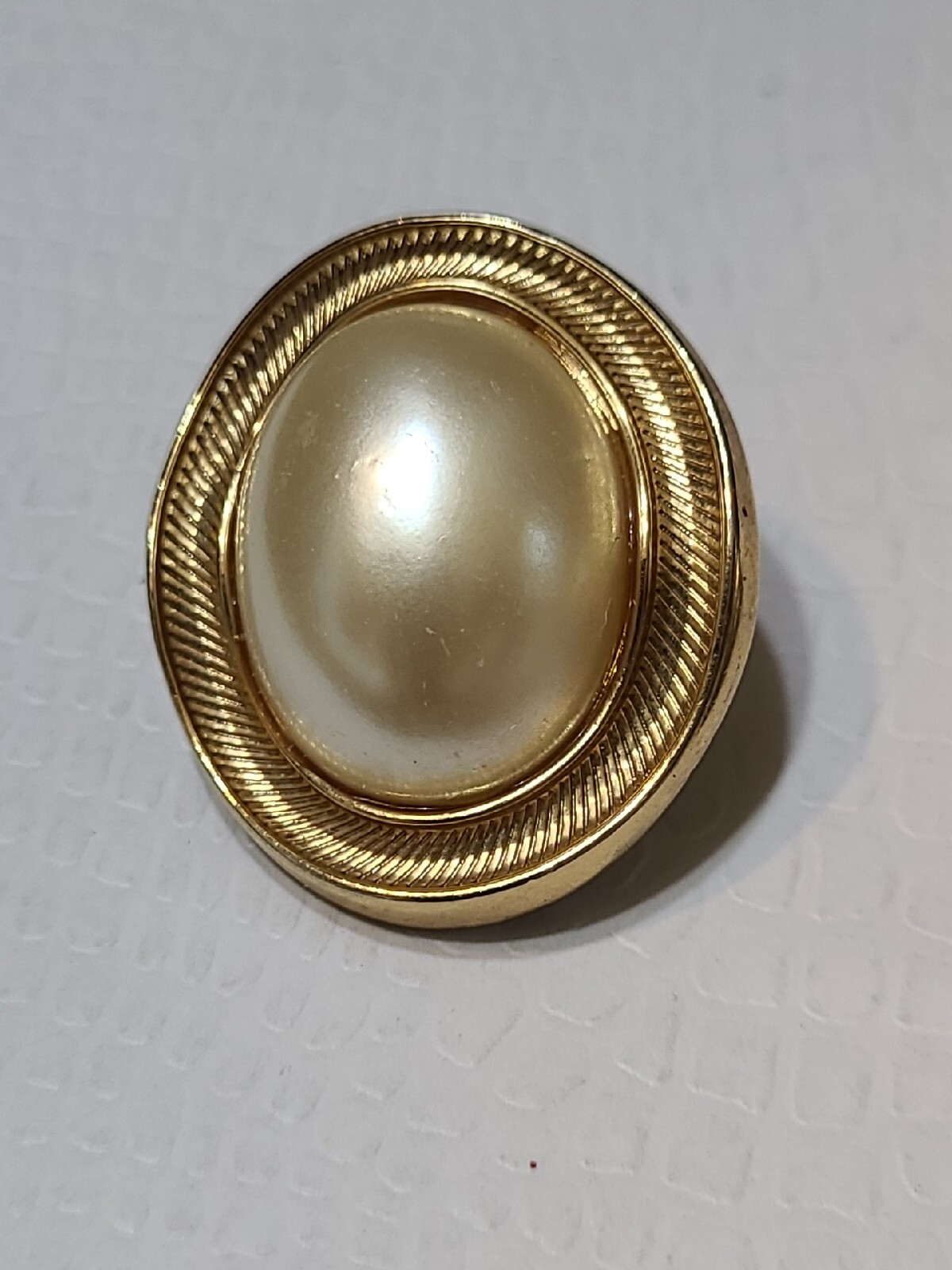 Vintage Avon N.A. Goldtone And Faux Pearl Earrings.