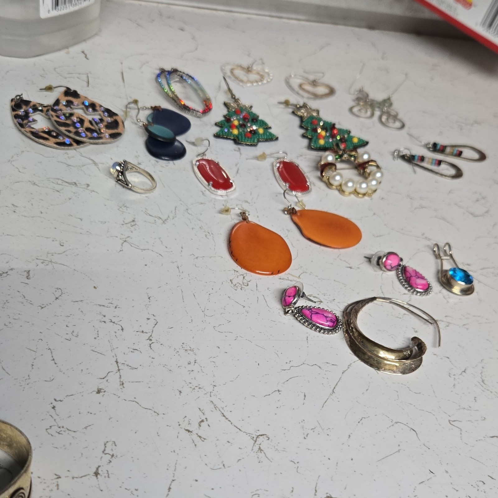 Mixed Lot Metal Costume Jewelry: Earrings Brooch Ring Bracelet Pearl Rhinestone