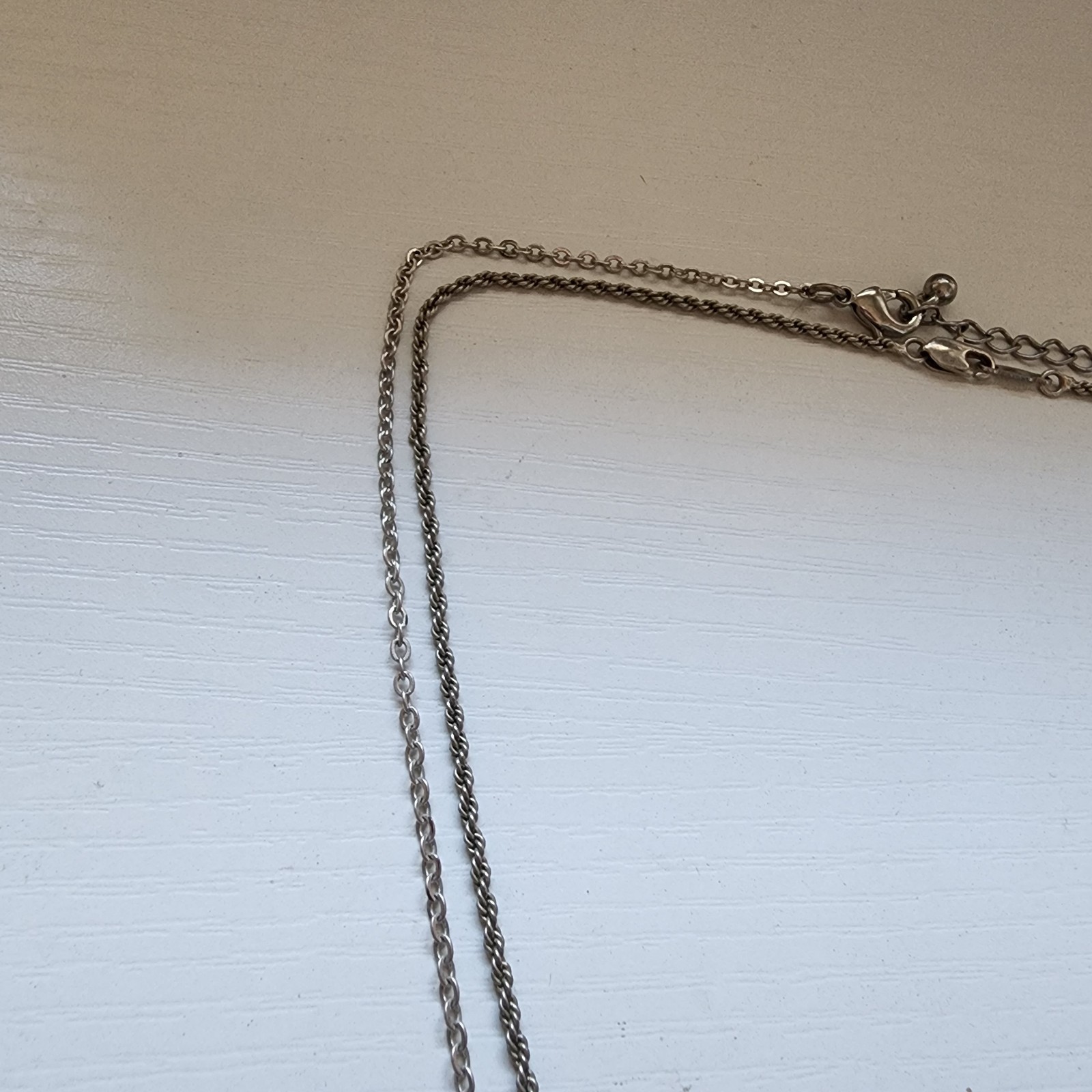 Set Of 2 Silver Toned Necklaces Twisted Rope And Link Chain Vintage 19″ 16″ Inch