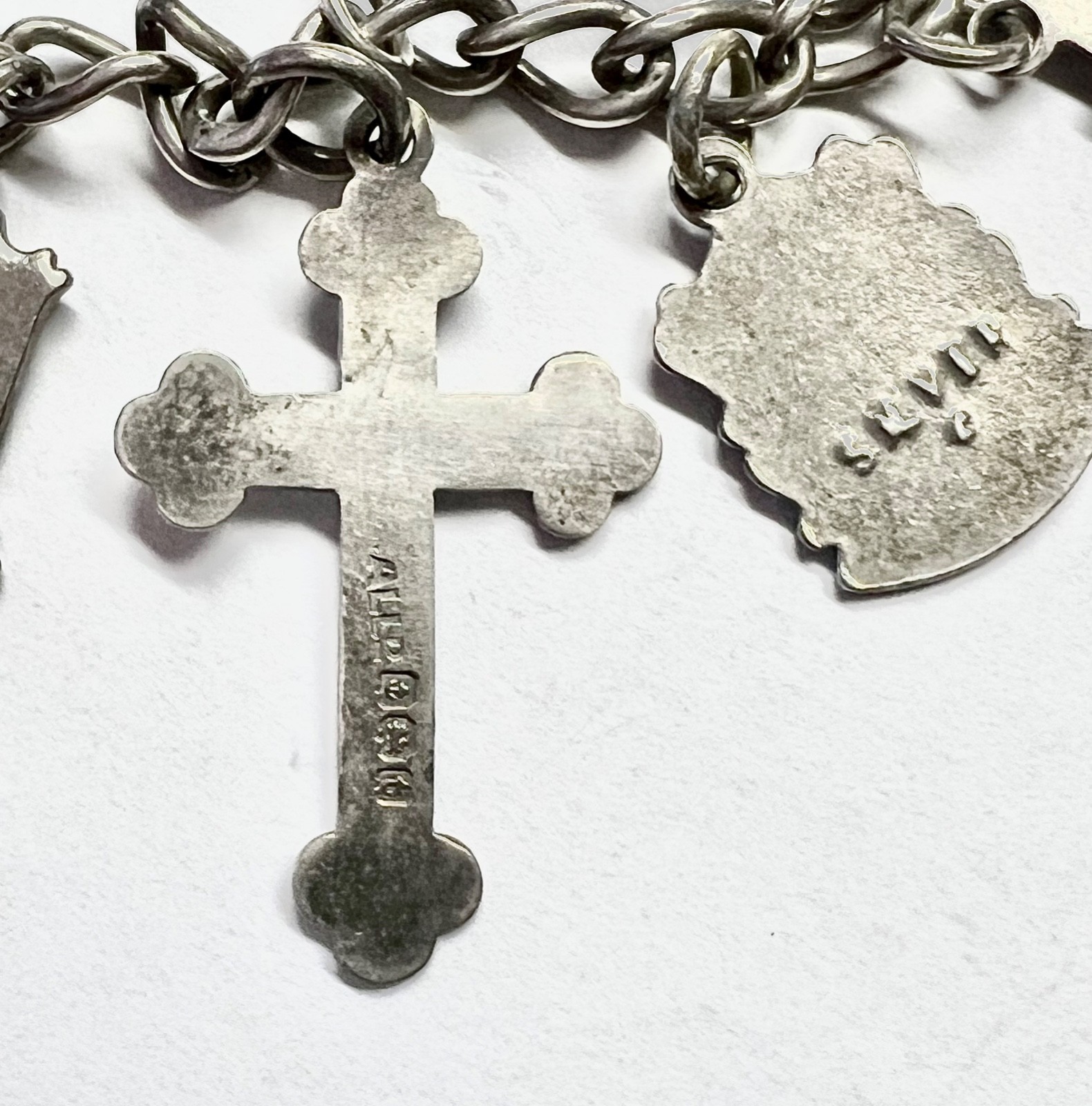Vintage sterling charm bracelet w/ 14 silver & enameled charms – United Kingdom