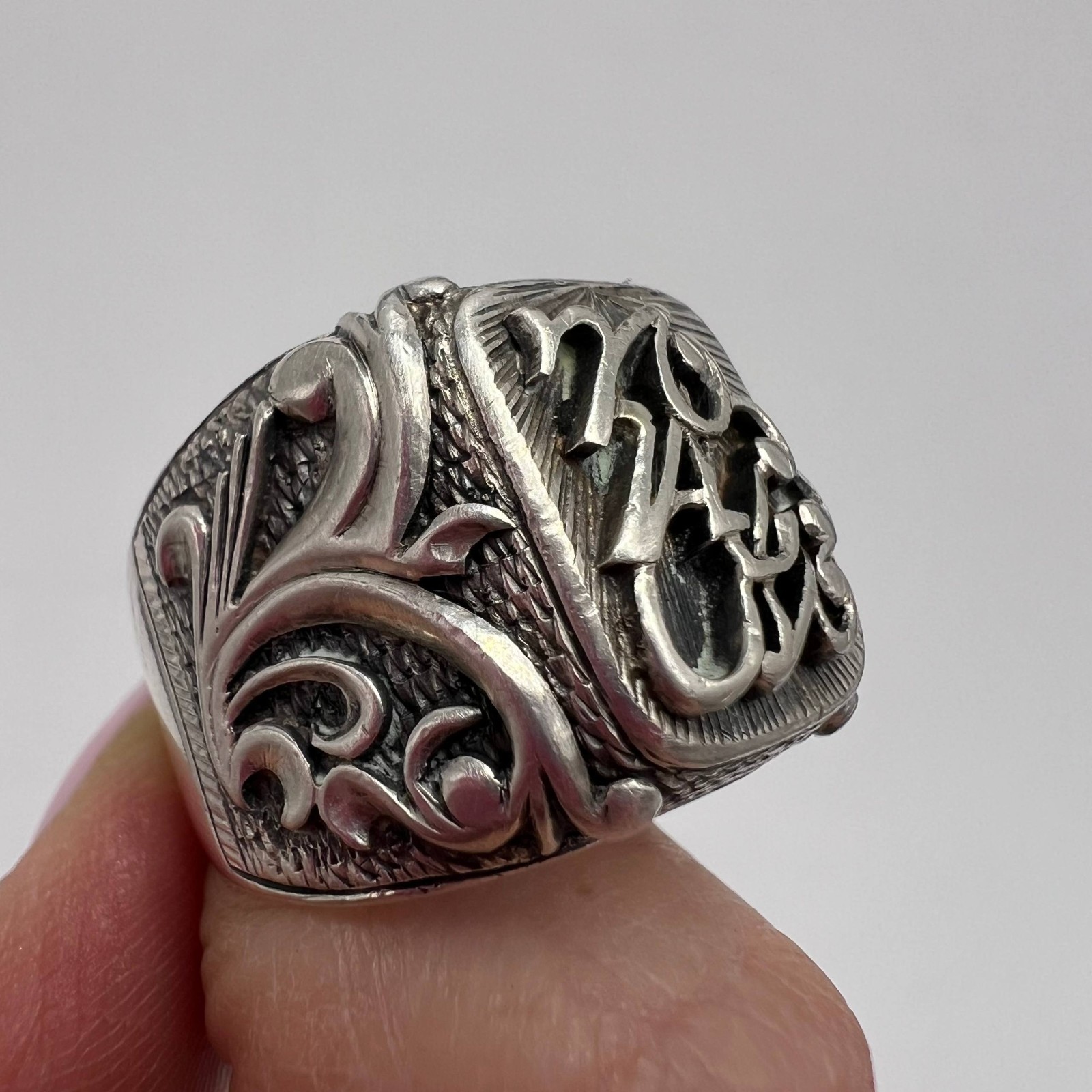 Vintage Massive Men’s Jewelry Ring 925 Sterling Silver Ornate Monogram Size 10.5