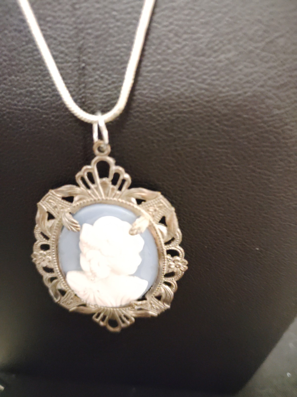 Oval Cameo Pendant Necklace Silver Tone Filigree Frame 925 Chain