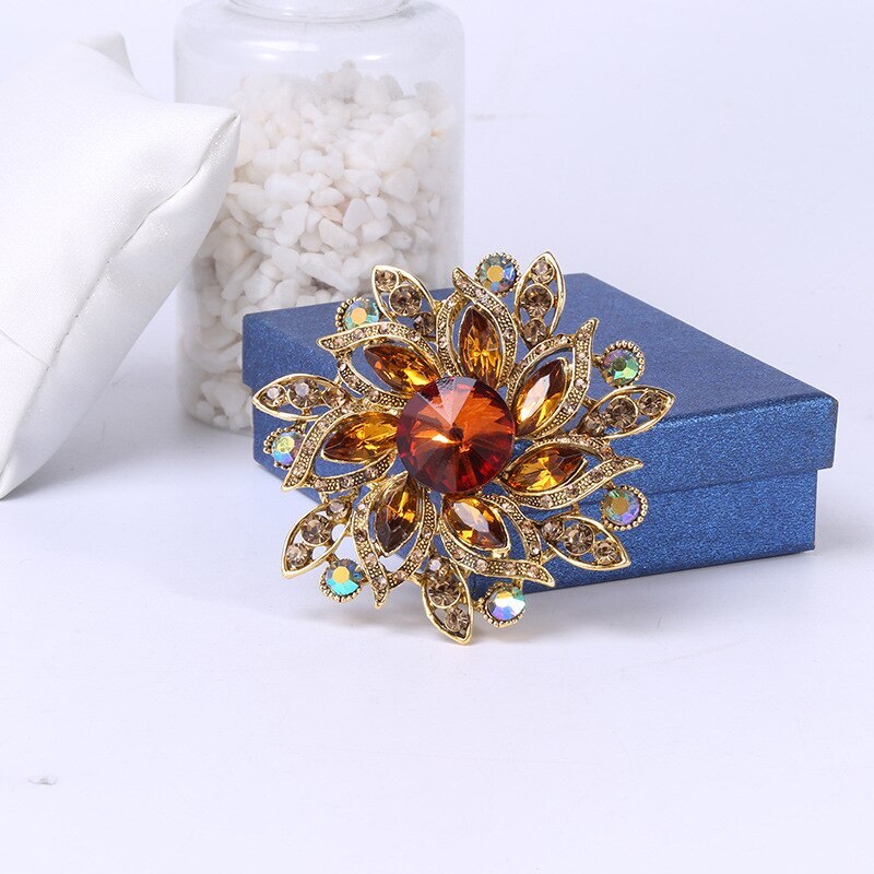 Hot Sale Luxury Women Crystal Flower Brooches Elegant Lady Vintage Plant Pins