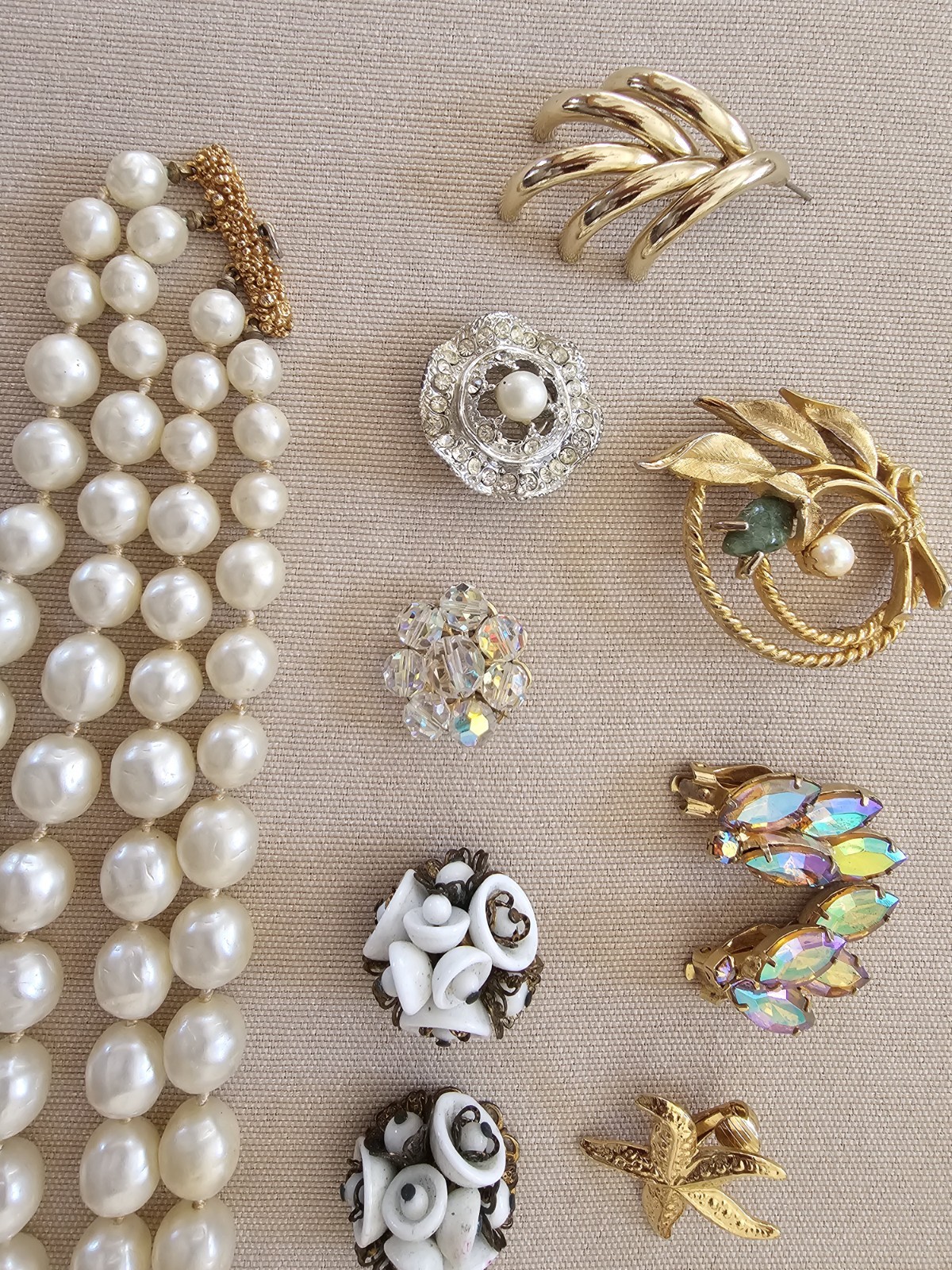 GUC Lot of 17 Costume Jewelry Pieces