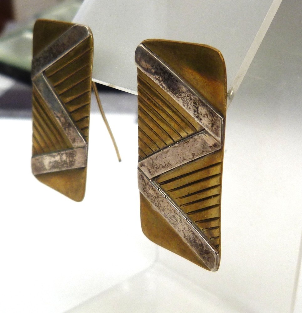 1 5/8″ VINTAGE PHYLLIS WOODS MIXED METAL STERLING SILVER BRASS ARTISAN EARRINGS
