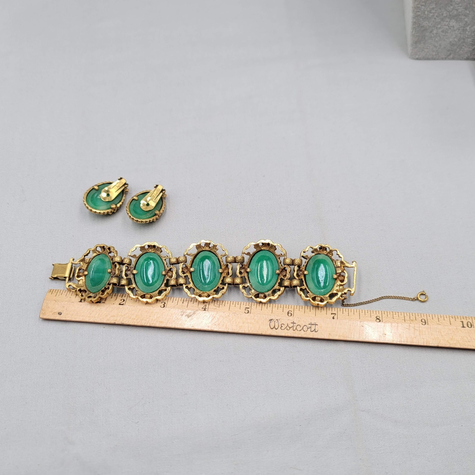 Judy Lee 1968 Spanish Moss Molded Jade Glass Cabochon Bracelet Earrings Set