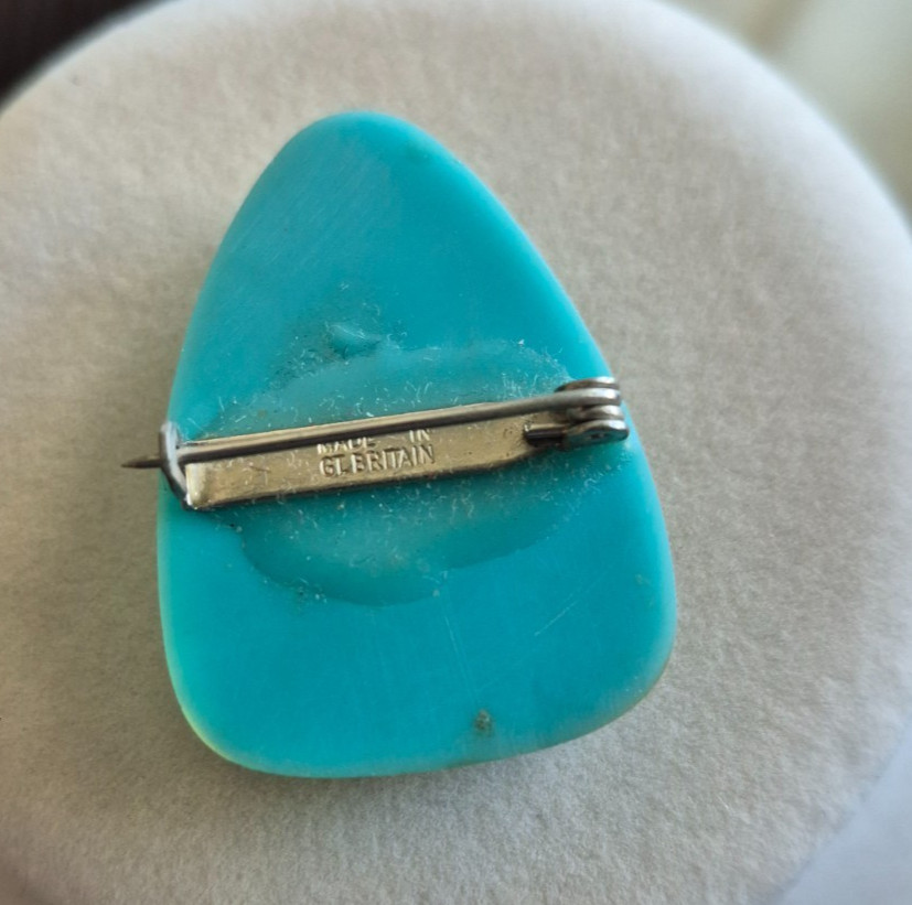 Unique, vintage, lucite ocean theme brooch pin Great Britain