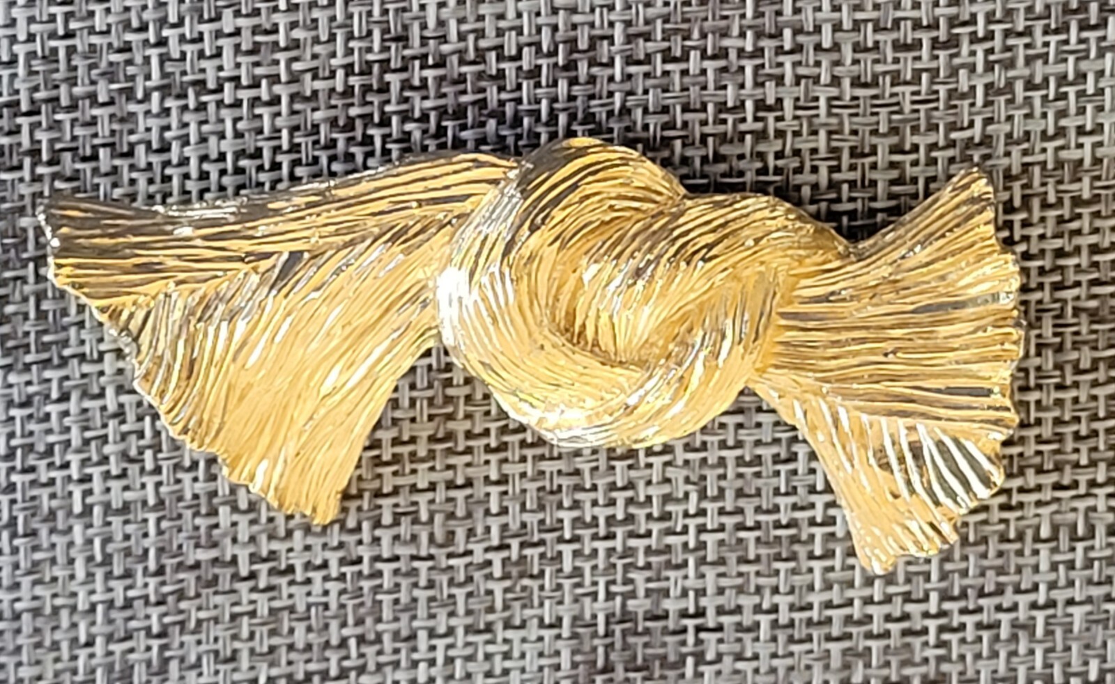 Vintage Givenchy Brooch – Knot
