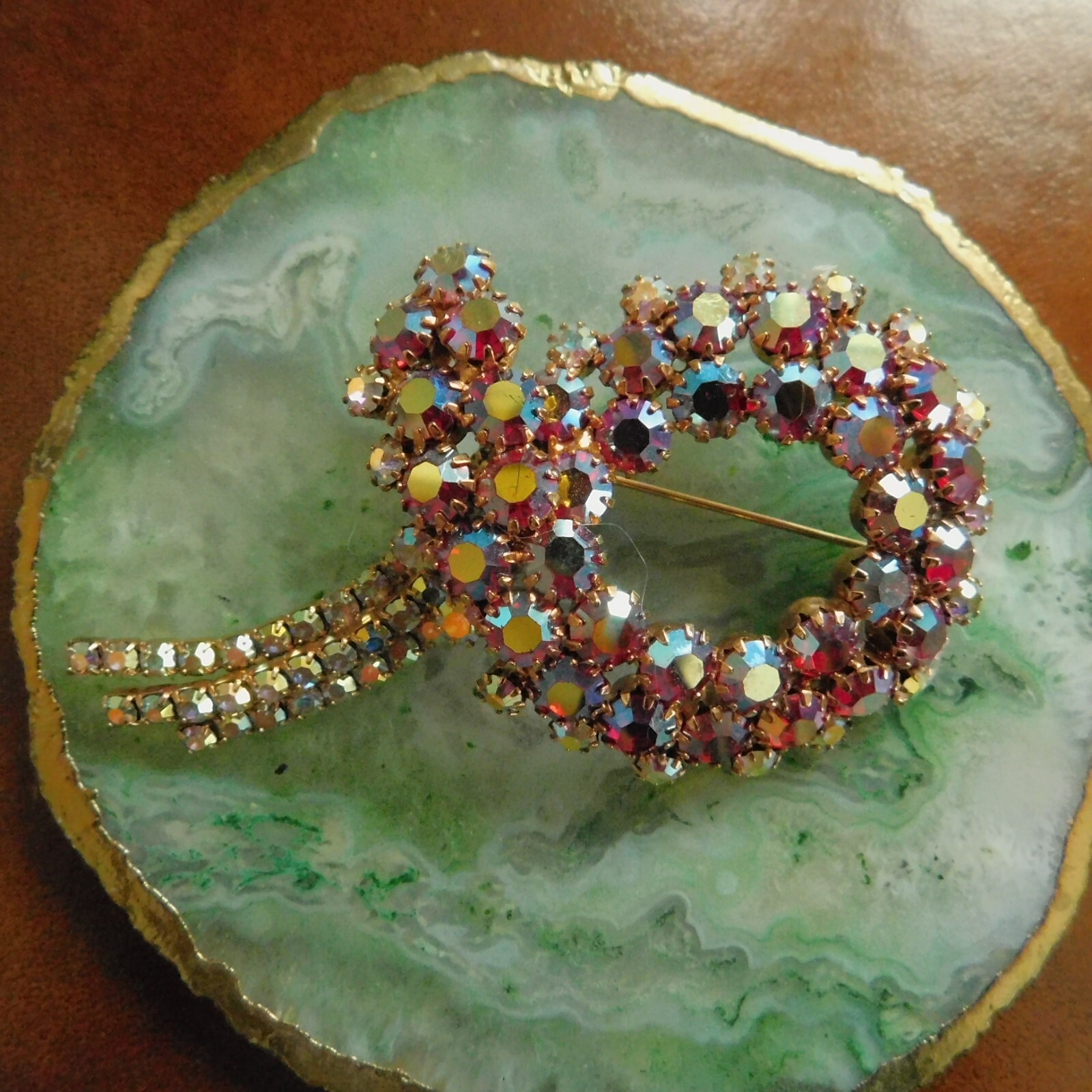VINTAGE 1960’s D&E JULIANA RED and CLEAR AURORA BOREALIS BROOCH / LARGE 3 3/8″
