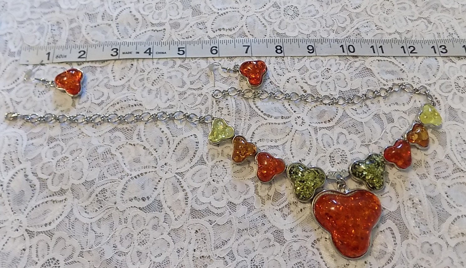 SET OF UNUSUAL VINTAGE GLITTER CONFETTI LUCITE NECKLACE AND PIERCED EARRINGS