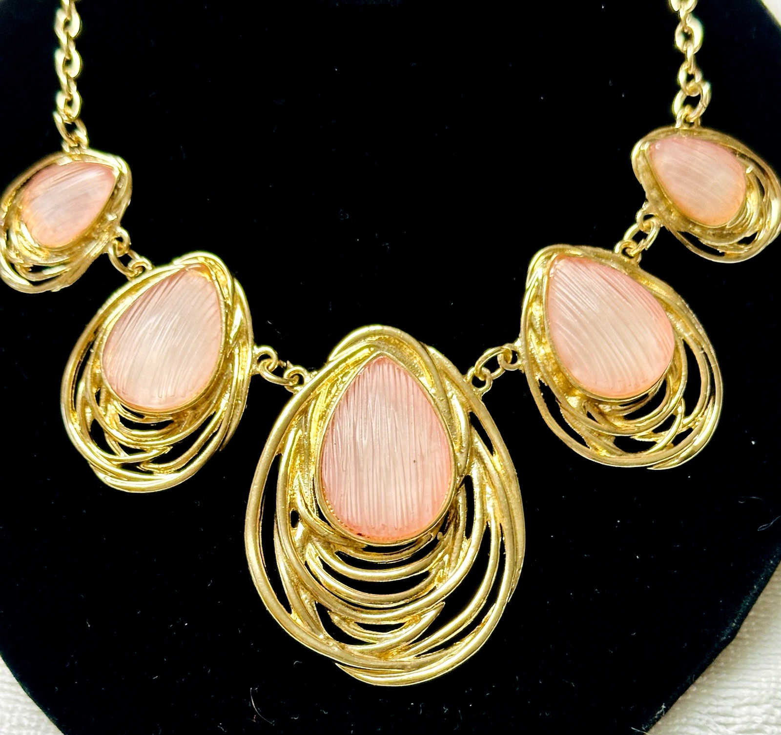 Gold Tone Pink Teardrop Cabochon Bib Focal Necklace n075