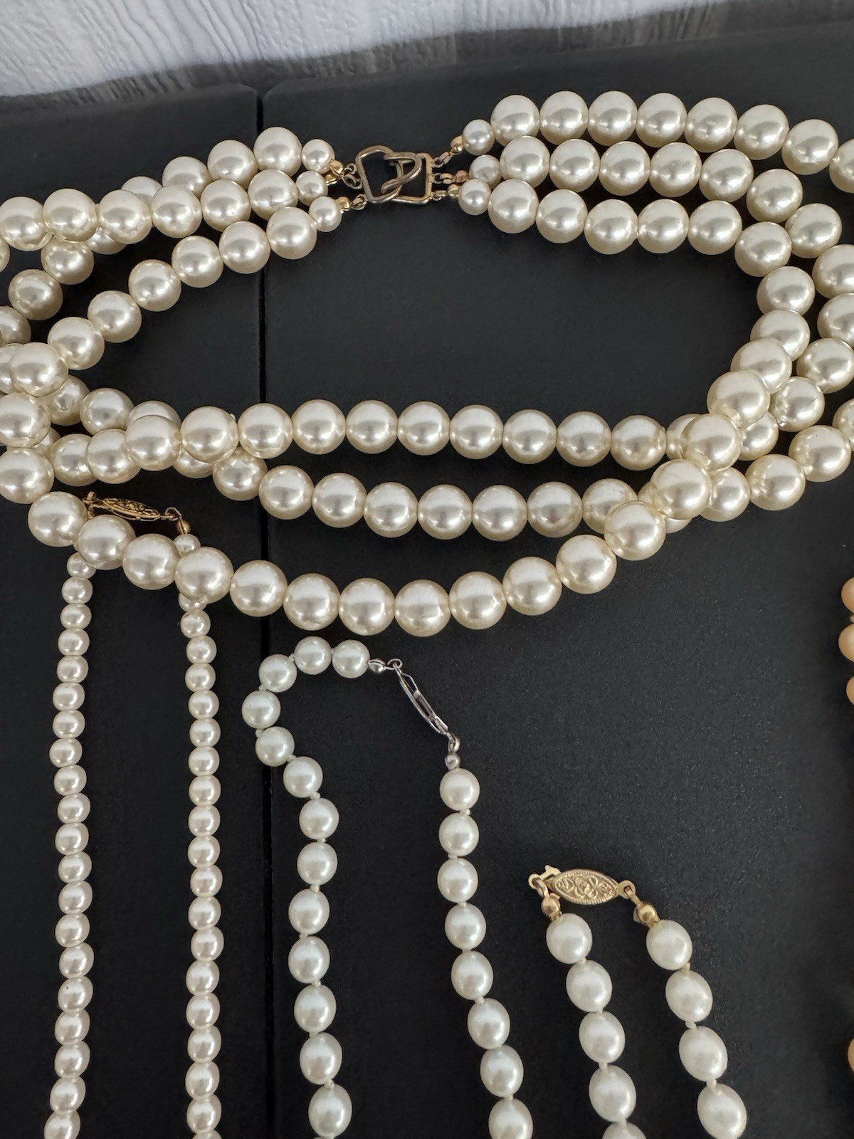 Huge-estate-jewelry-Lot-Faux Pearl- Costume Jewelry Lot B 32 Pieces