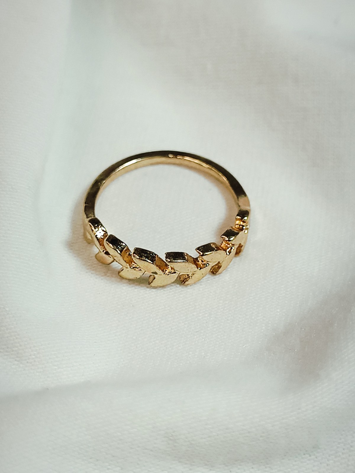 Vintage Leaf Ring – Size 5.5 – Gold-Tone Metal Alloy – Nature-Inspired Design