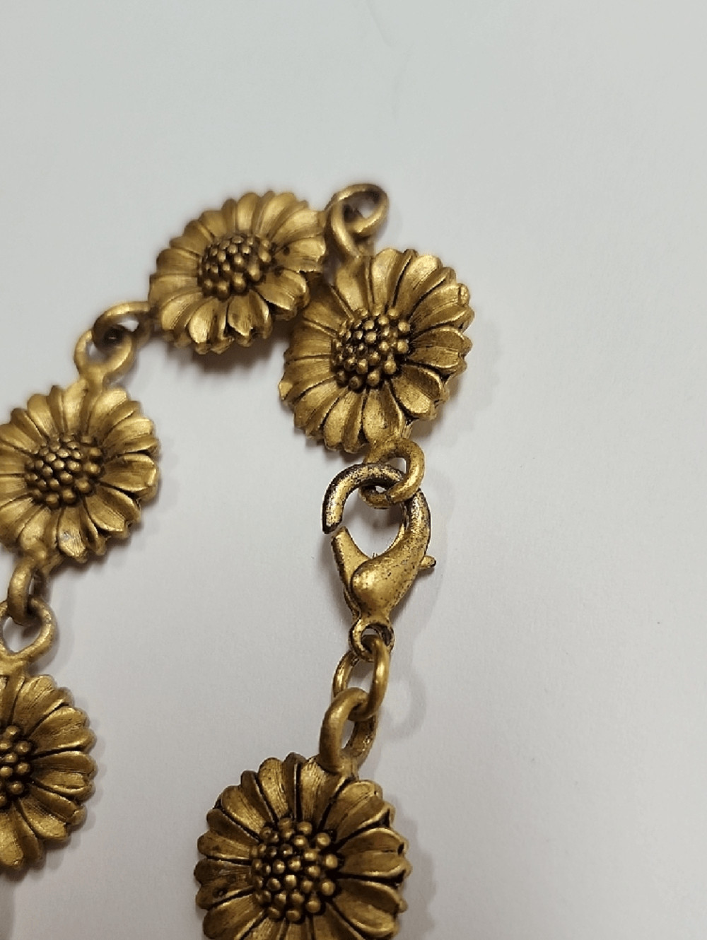 Matte Gold Tone Flower Link Necklace – Women Jewelry Vintage Signed EH