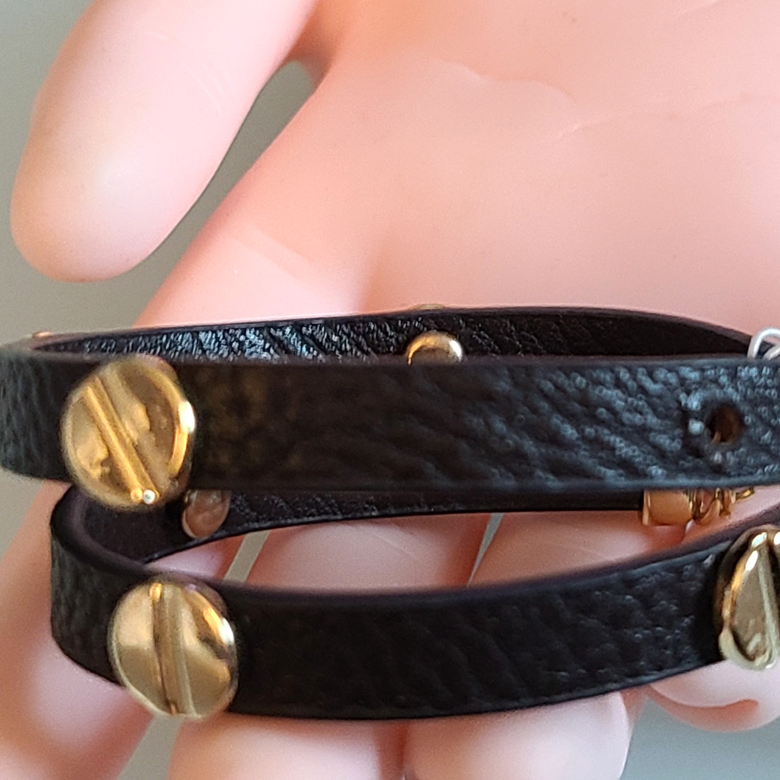 French Connection Double Wrap Bracelet Black Pebble Grain Gold Screw Studs NWT 1