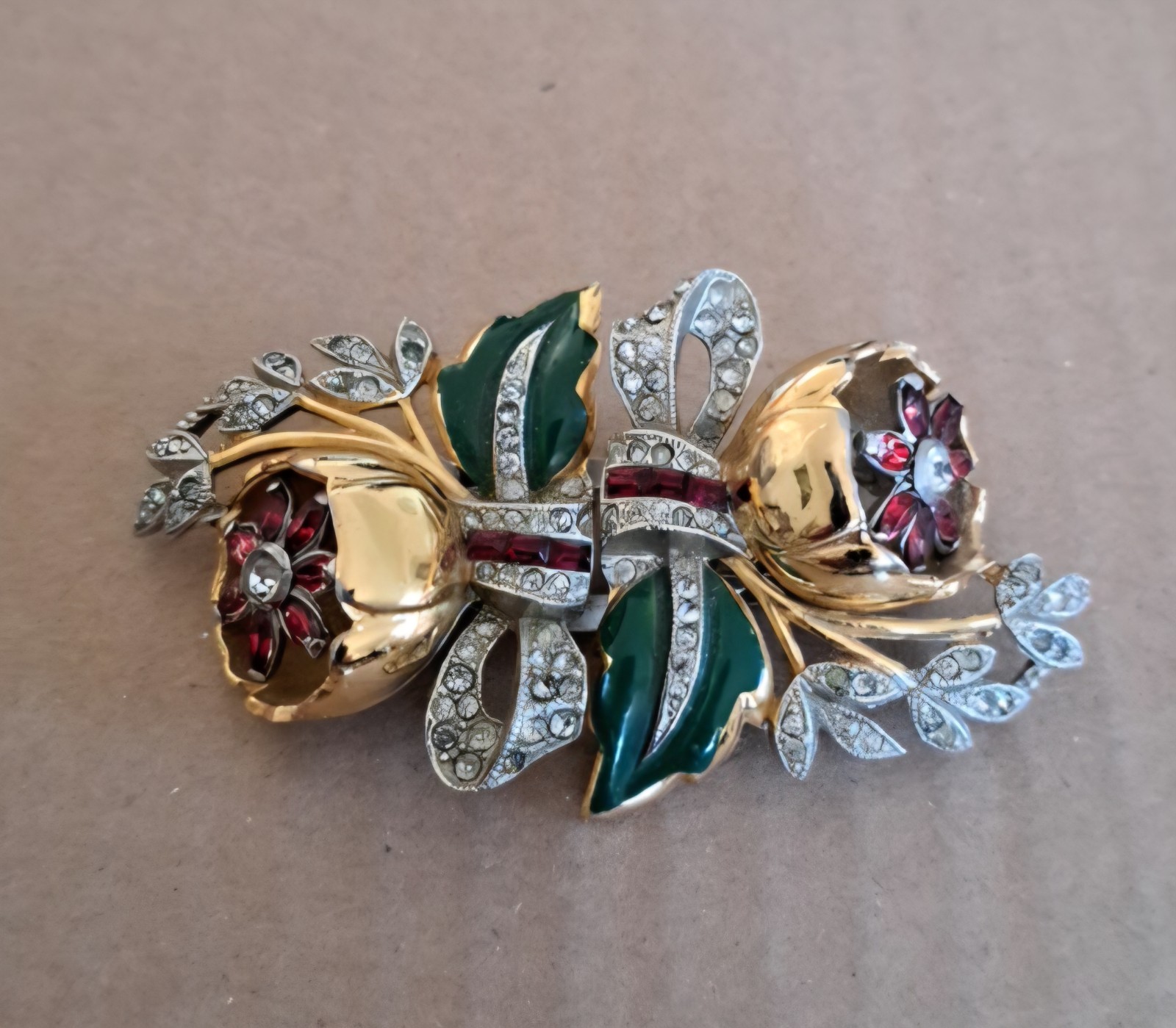 Coro Duette Quivering Camillas Brooch Red & White Stones Green Enamel Gold Tone