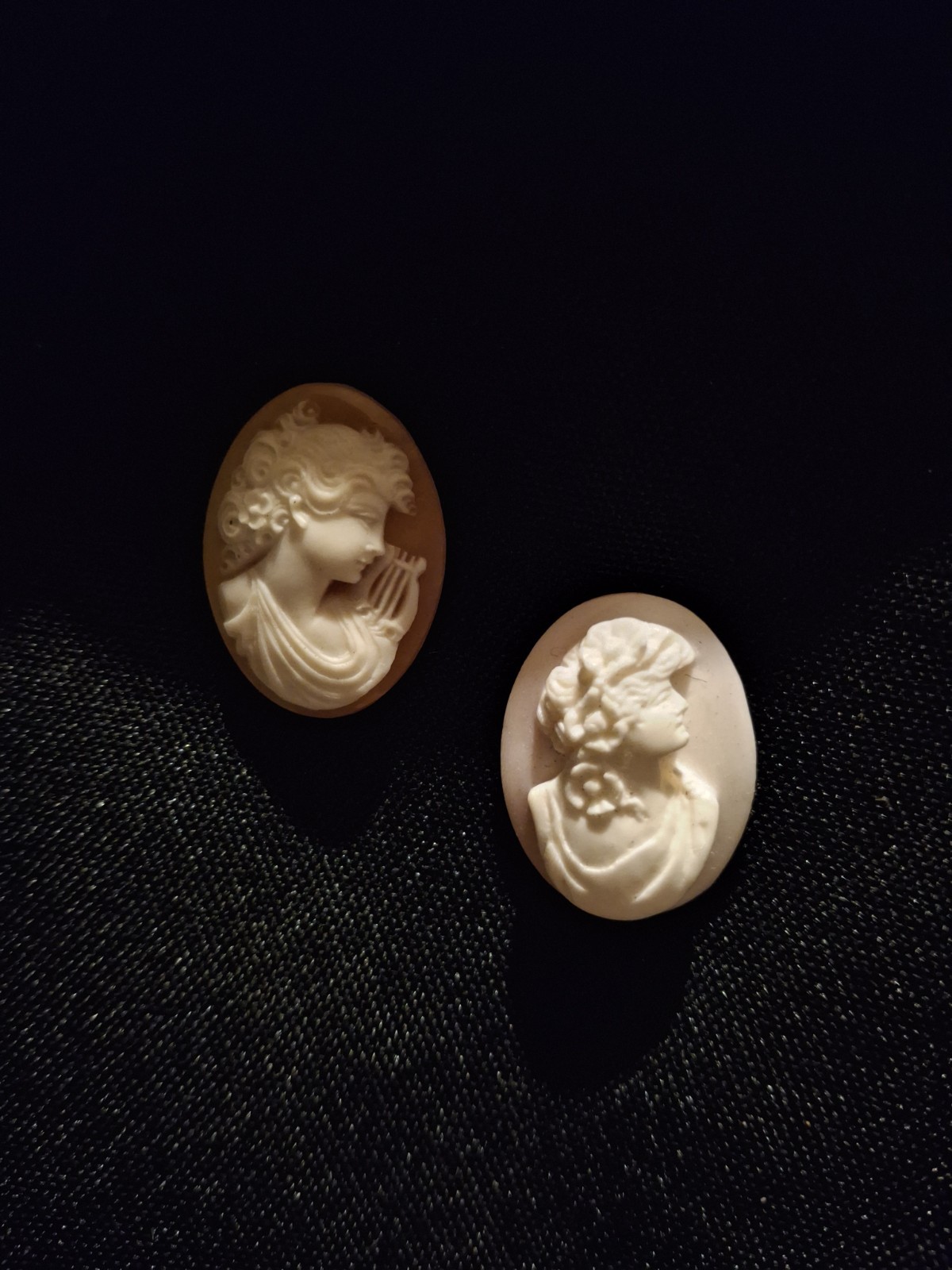 Set of 2 Vintage Shell Oval Loose Cameos Beige Cream Classical Female Profile
