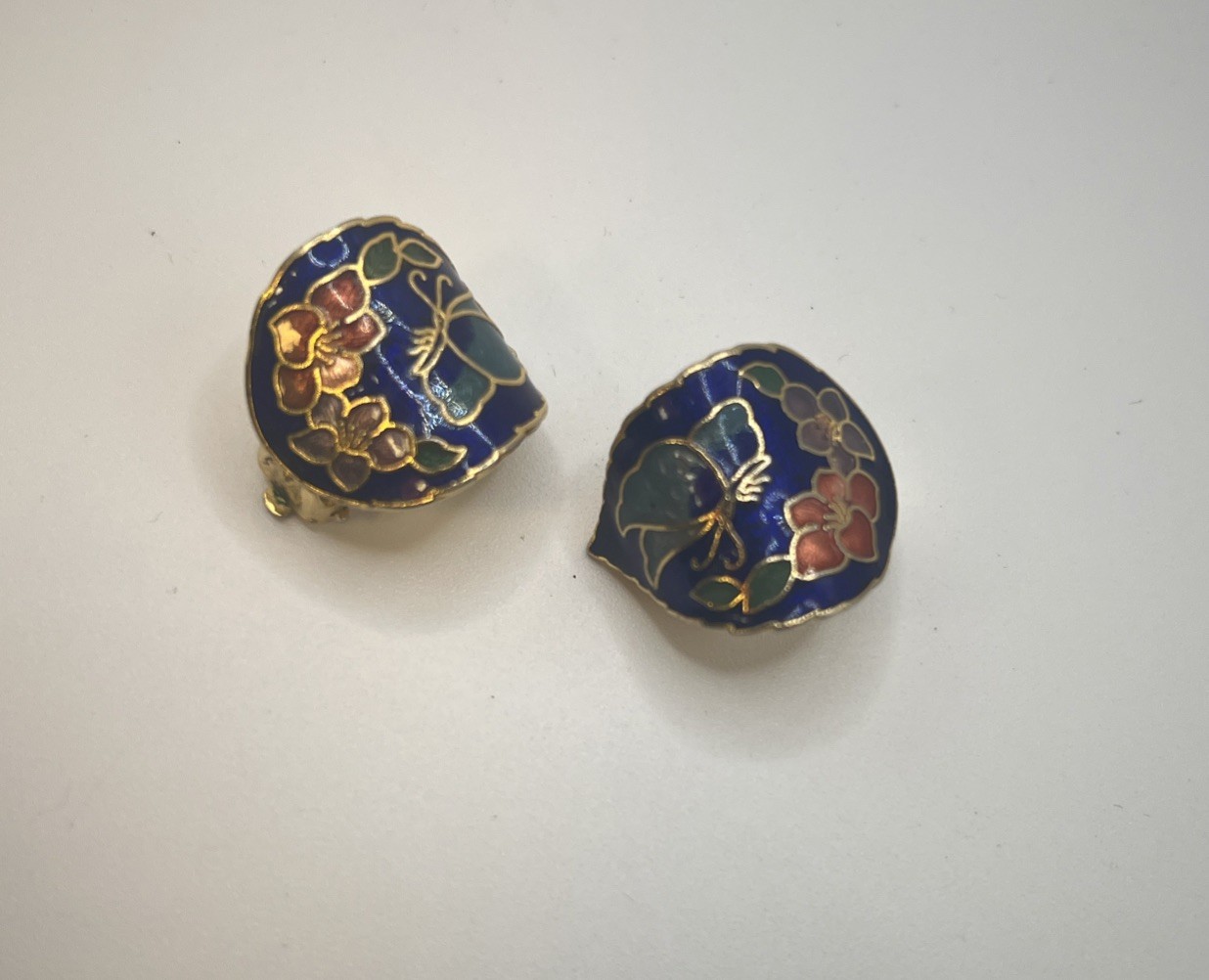 Vintage Blue Cloisonne Dainty Round Floral Earrings .5″ Clip On New on Card
