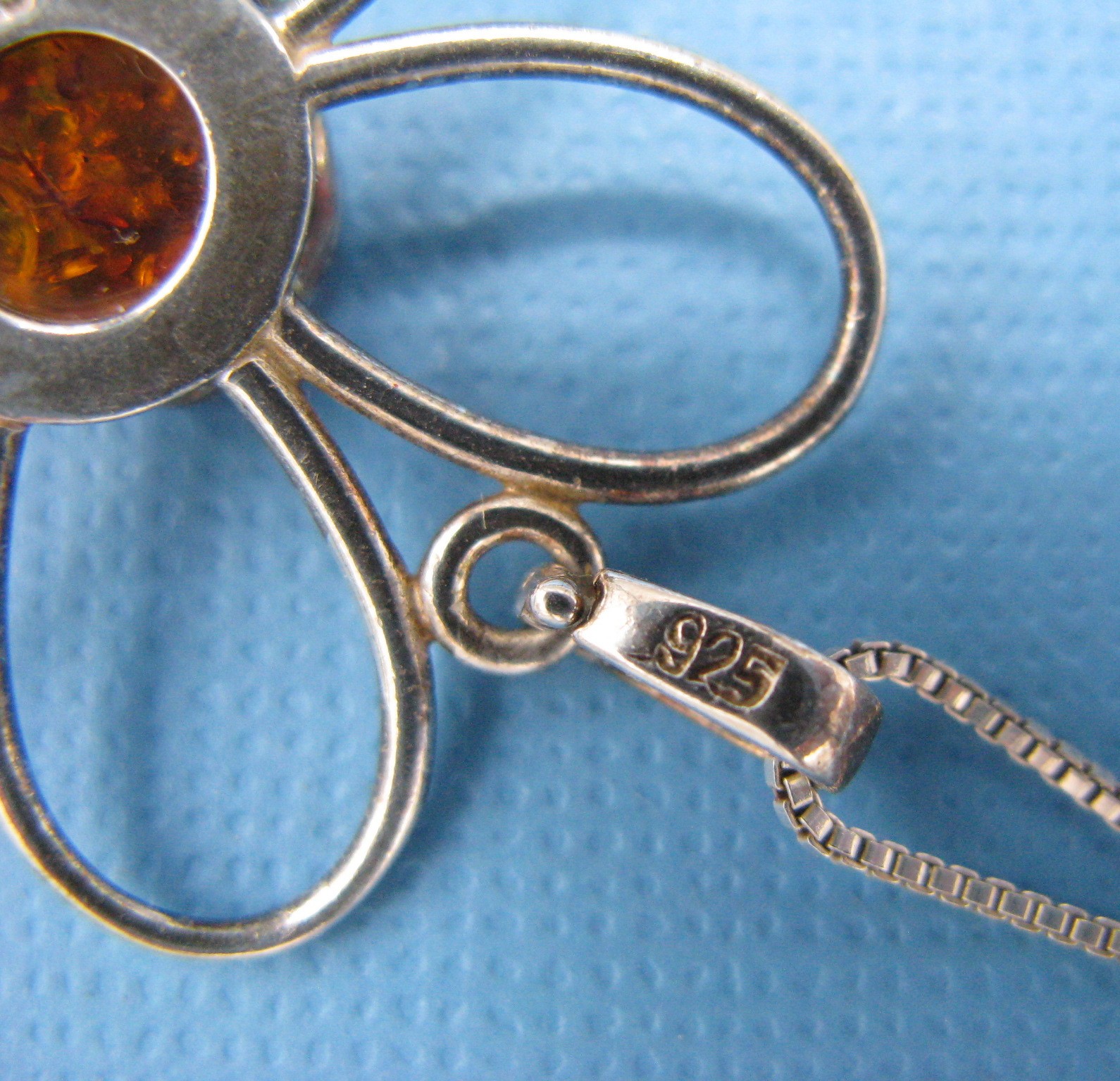 Amber Waves Honey Bee Necklace Amber Poland Sterling Silver 18″ Chain AGI Italy