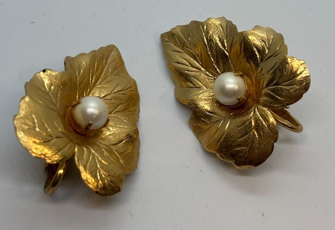 Vintage Earrings Sarah Coventry Stunning Antique Gold Tone Metal Leaves