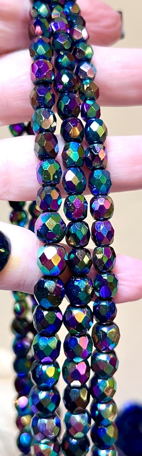 BEAUTIFUL Vintage Iridescent Sparkling Black Peacock Bead 3 Strand Necklace
