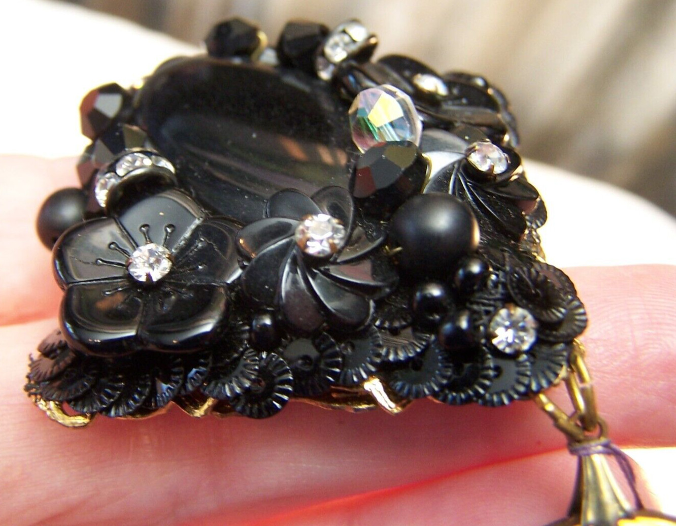Unsigned Miriam Haskell Pendant/Vtg Black Molded Glass Floral Beads/NOS w Tag
